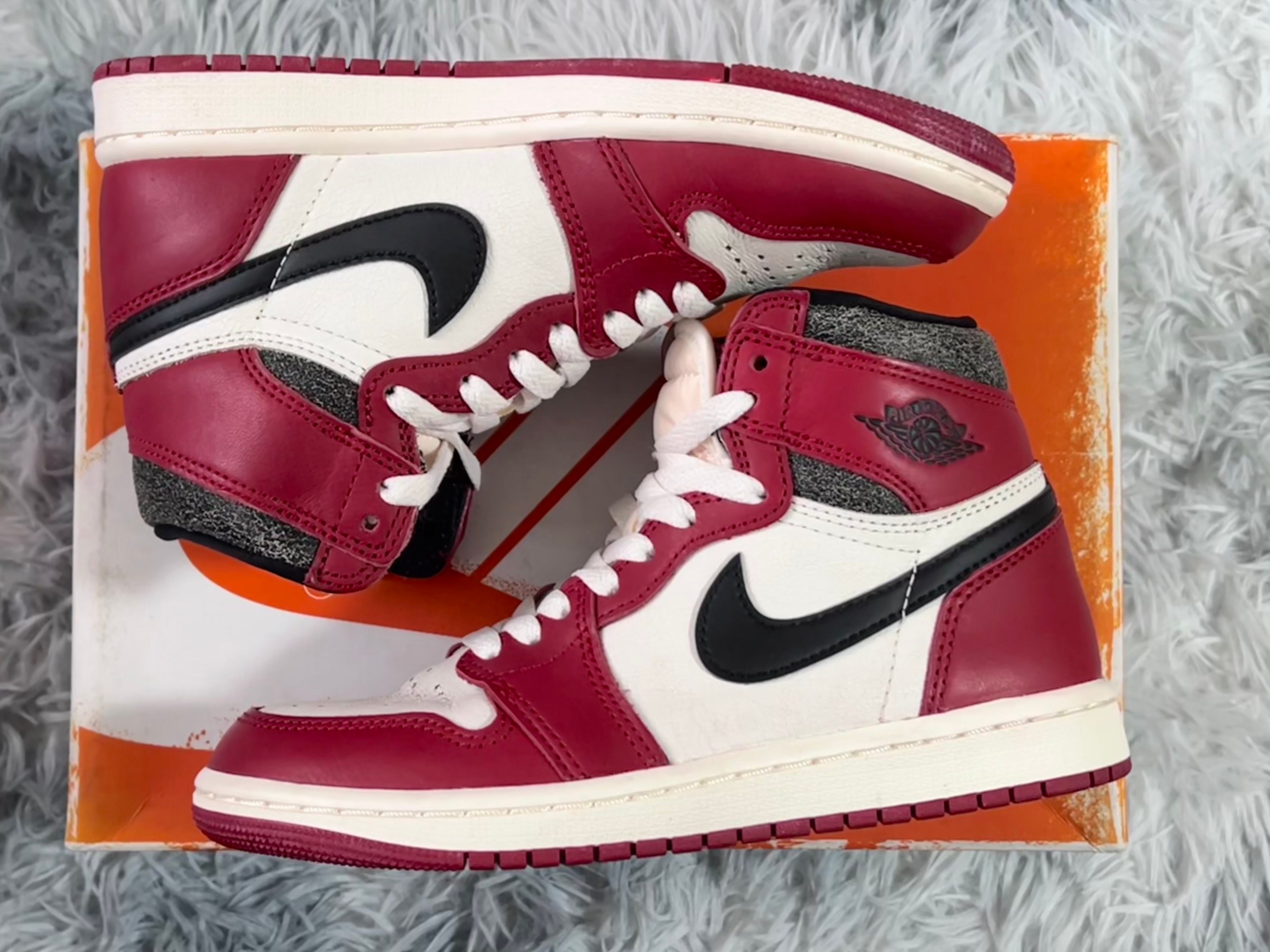 Nike Air Jordan 1 High OG "Lost & Found/Chicago"