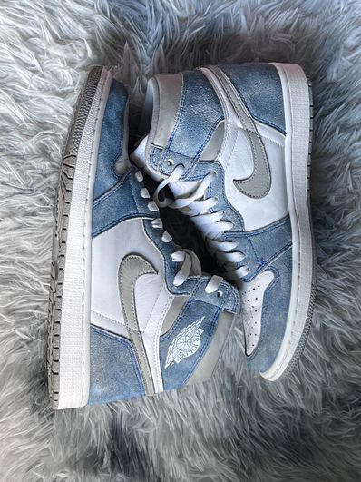 Nike Air Jordan 1 High OG "Hyper Royal"