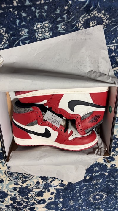 Nike Air Jordan 1 High OG "Lost & Found/Chicago"