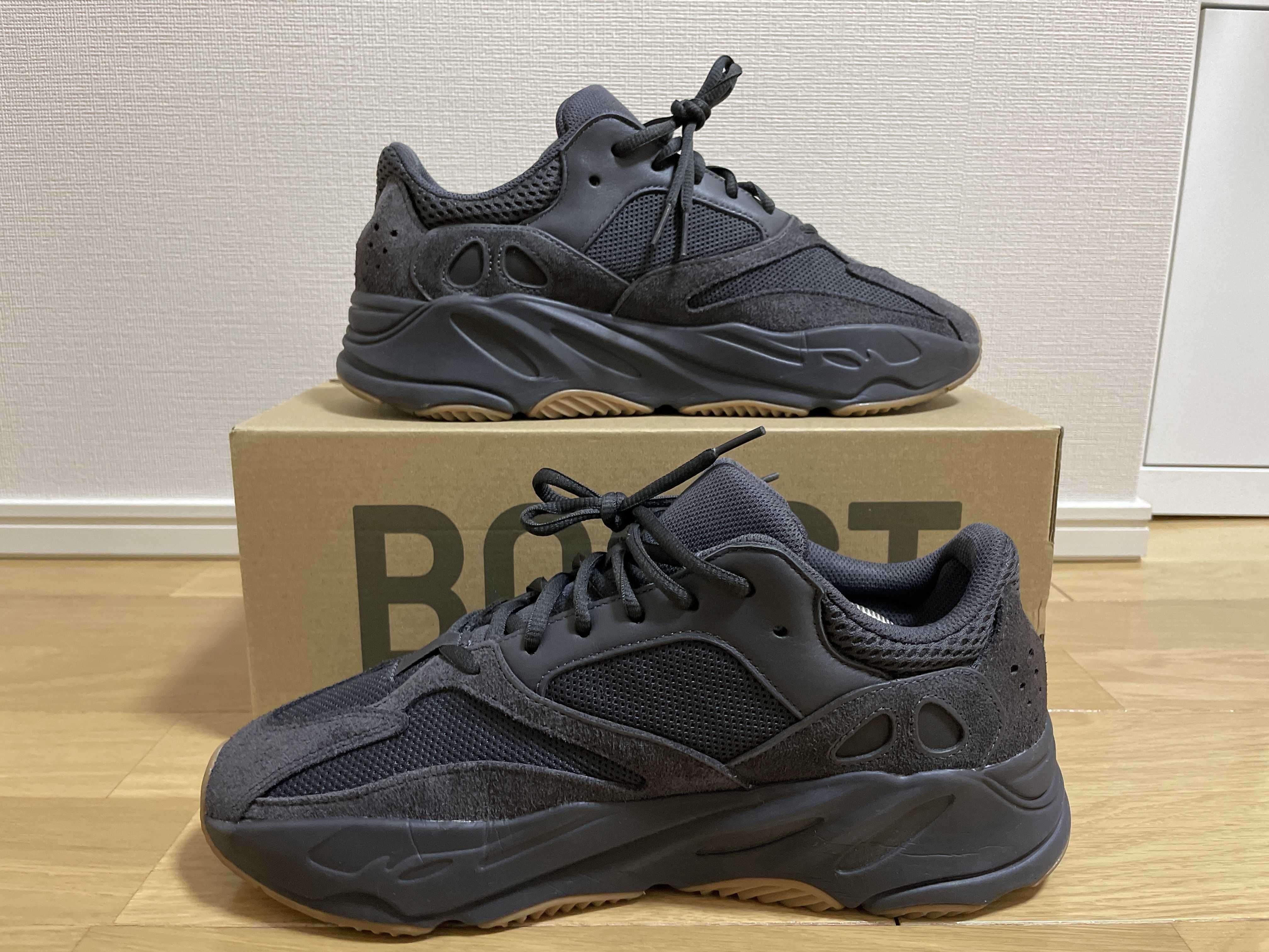 adidas YEEZY Boost 700 "Utility Black"