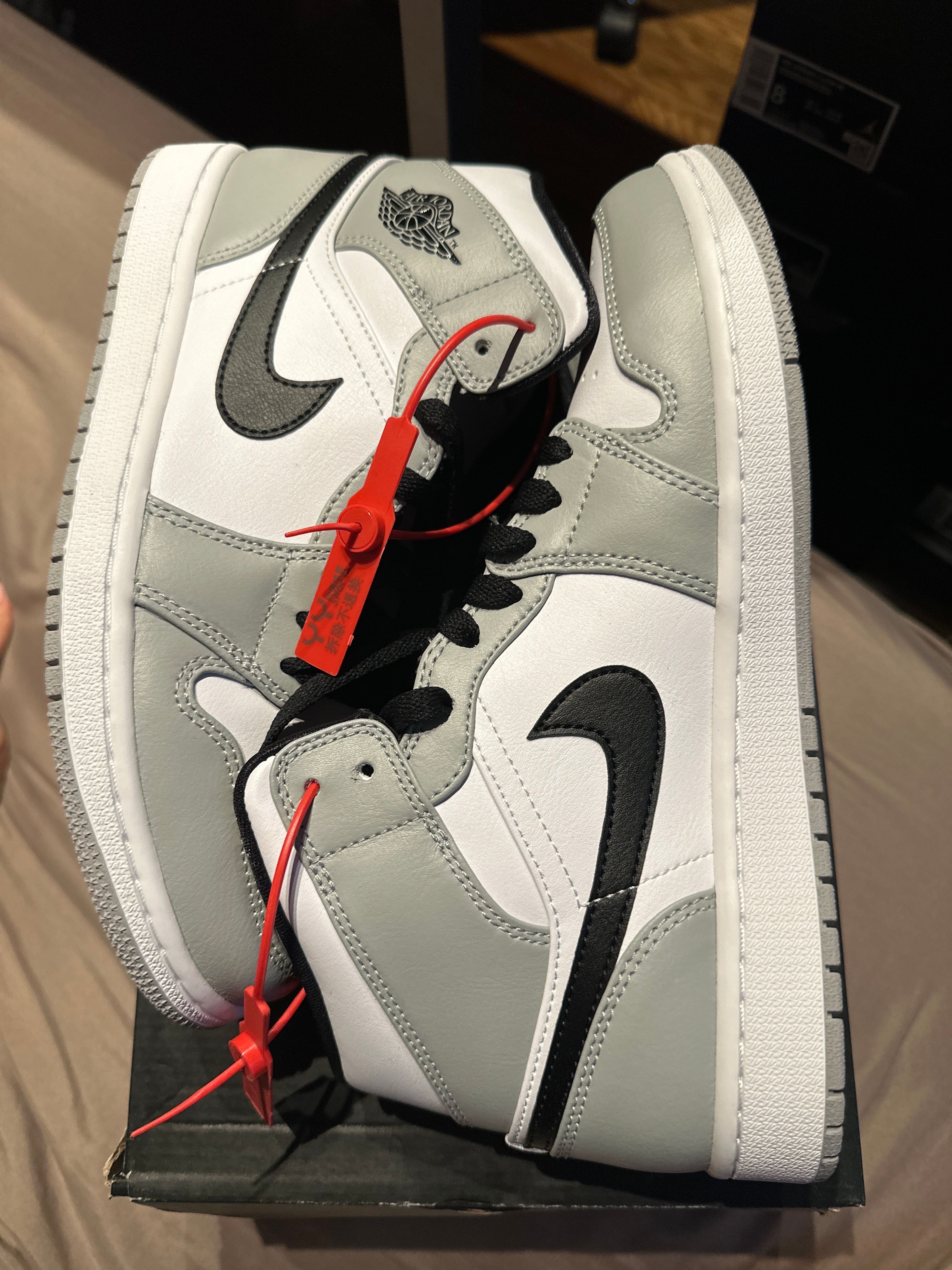Nike Air Jordan 1 Mid "Light Smoke Grey/White/Black"