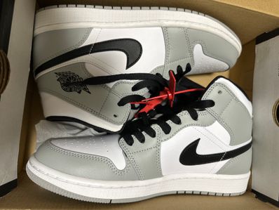 Nike Air Jordan 1 Mid "Light Smoke Grey/White/Black"