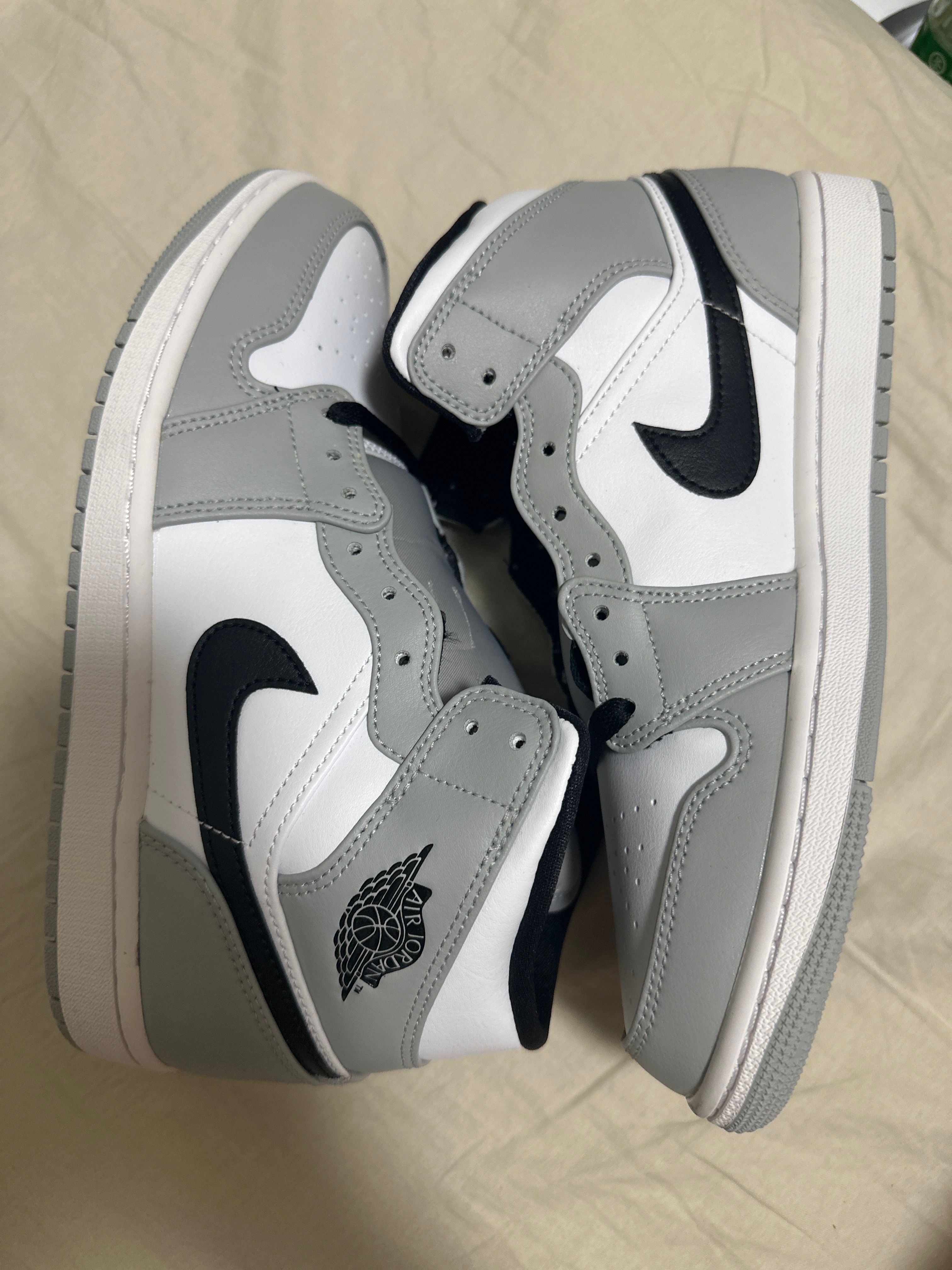 Nike Air Jordan 1 Mid "Light Smoke Grey/White/Black"