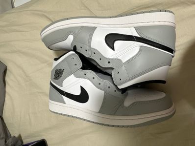 Nike Air Jordan 1 Mid "Light Smoke Grey/White/Black"