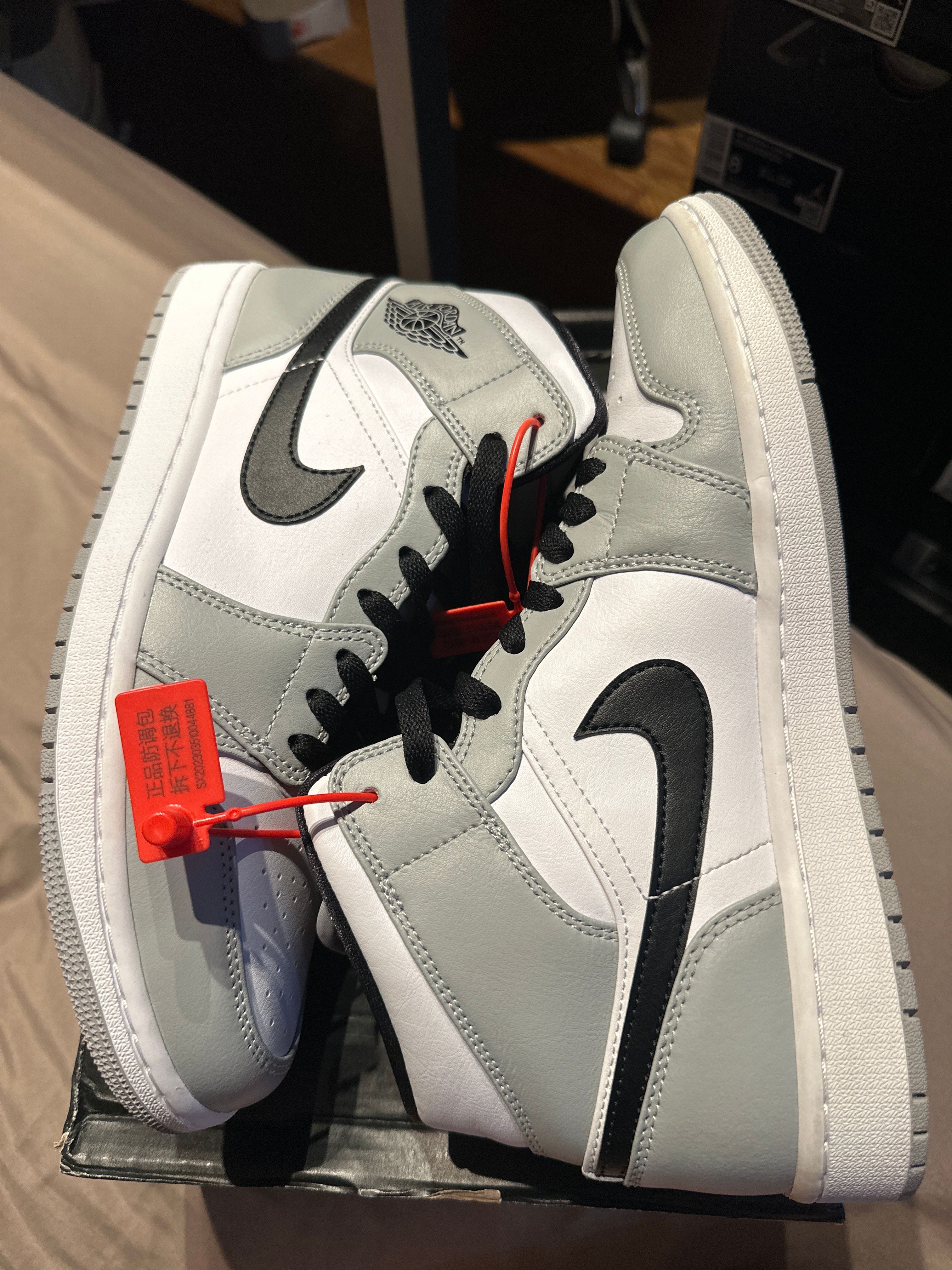 Nike Air Jordan 1 Mid "Light Smoke Grey/White/Black"
