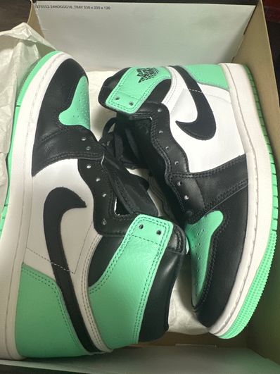 Nike Air Jordan 1 High OG "Green Glow"