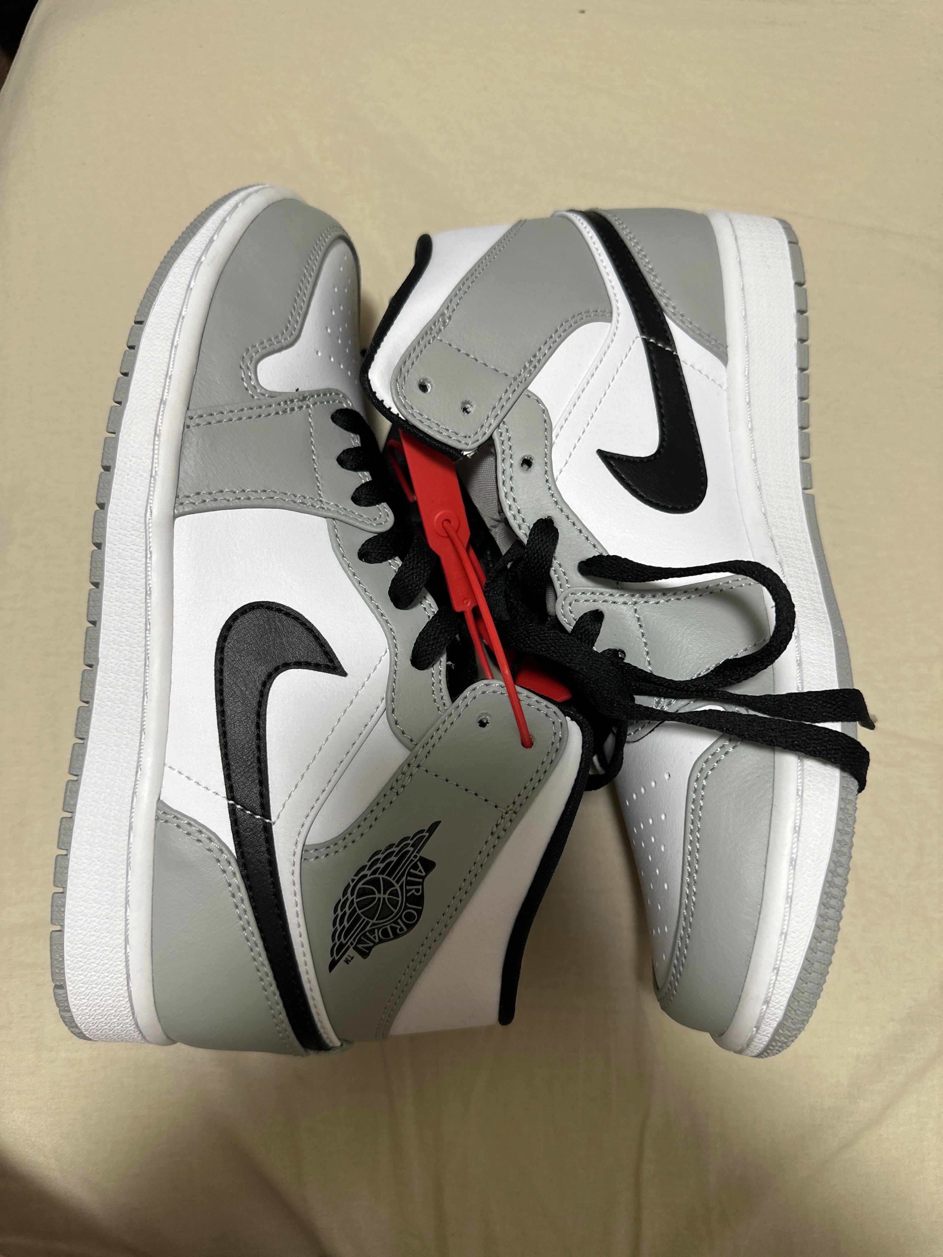 Nike Air Jordan 1 Mid "Light Smoke Grey/White/Black"
