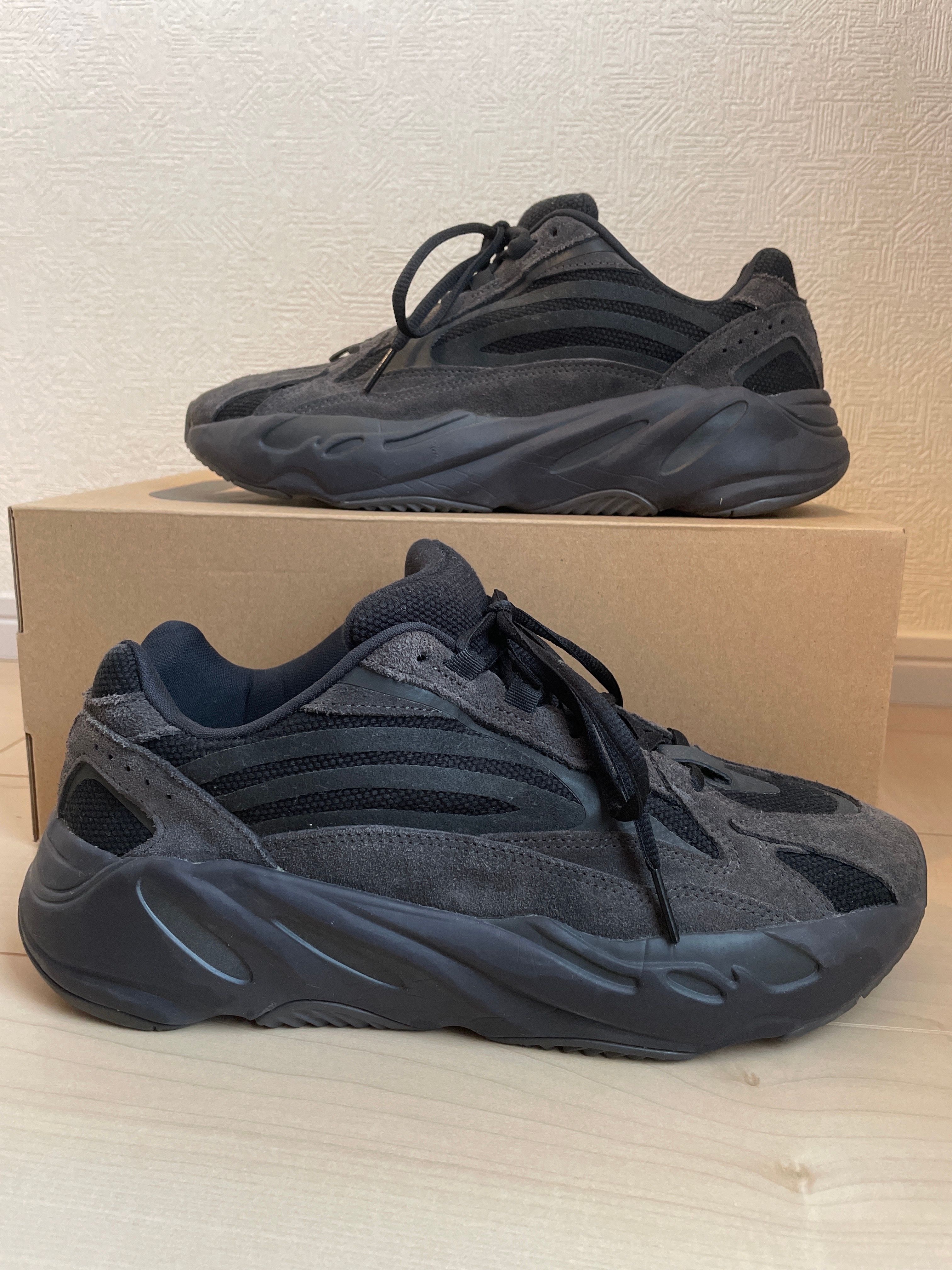 adidas YEEZY BOOST 700 V2 "Vanta"