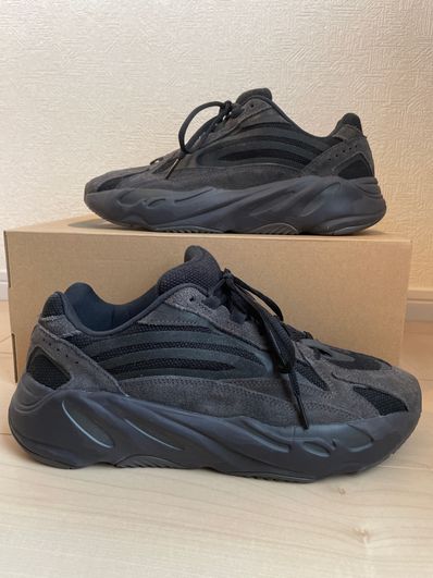 adidas YEEZY BOOST 700 V2 "Vanta"