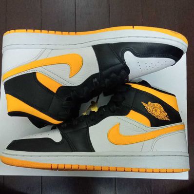 Nike Women's Air Jordan 1 Mid SE "Laser Orange Black"