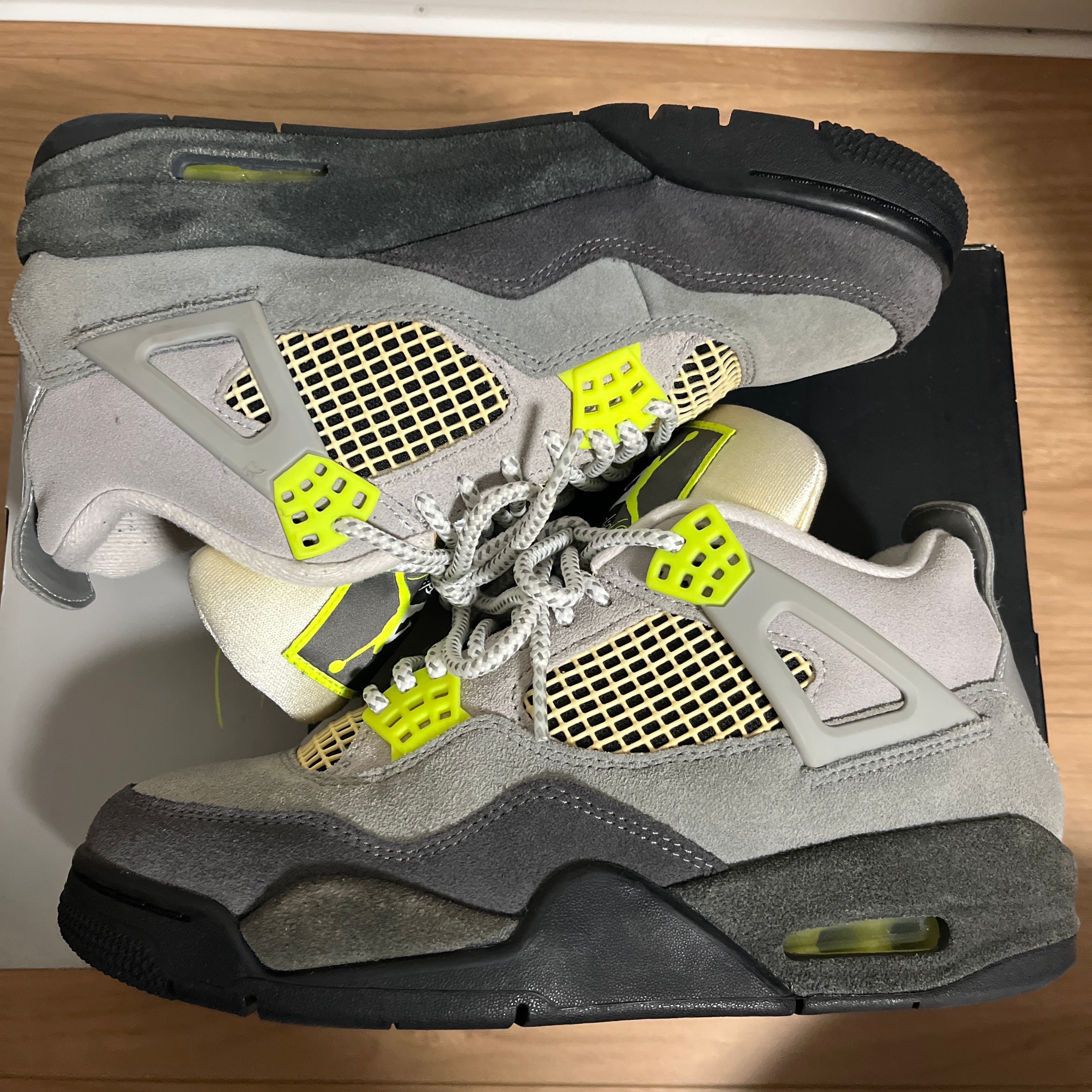 Nike Air Jordan 4 Retro LE "Neon"