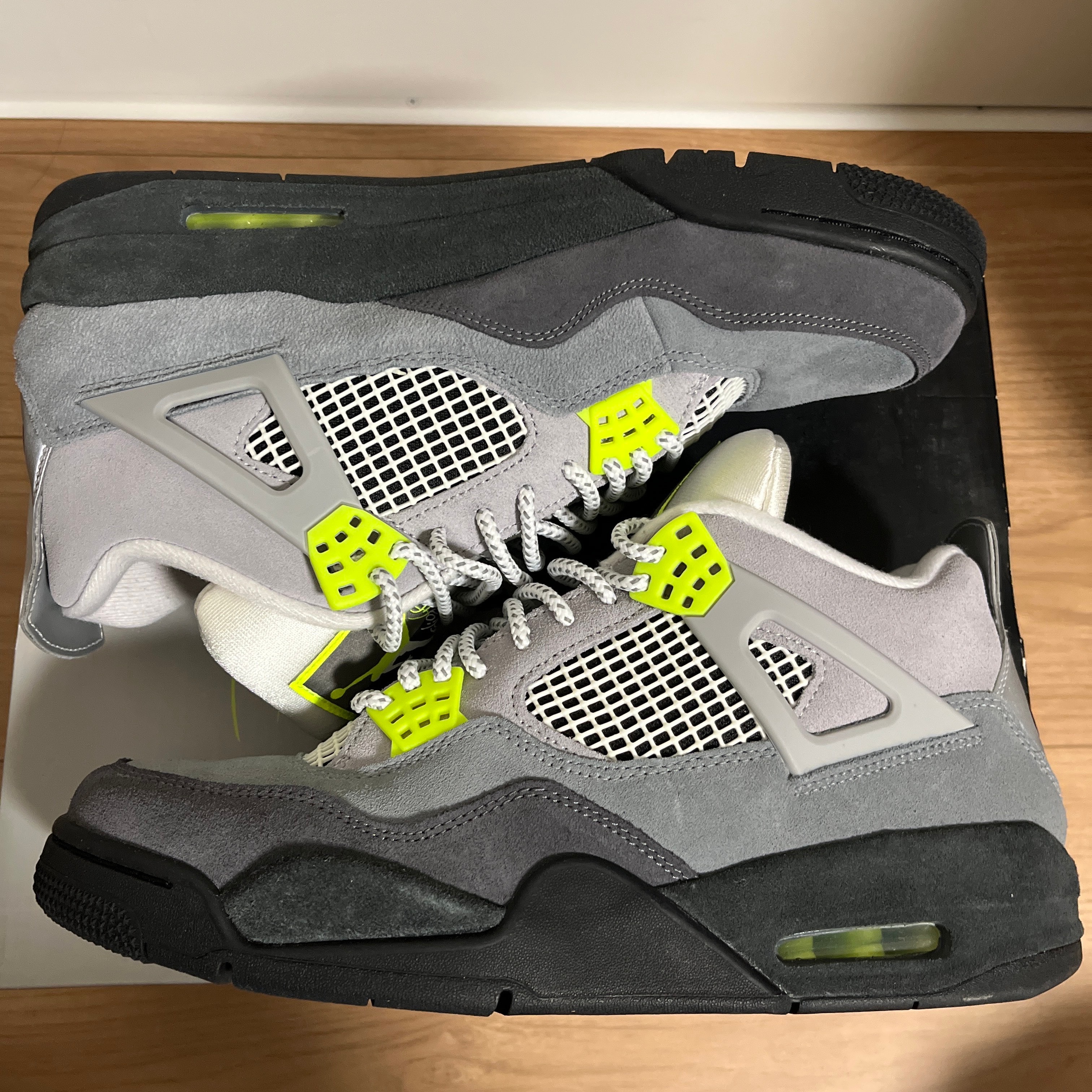 Nike Air Jordan 4 Retro LE "Neon"
