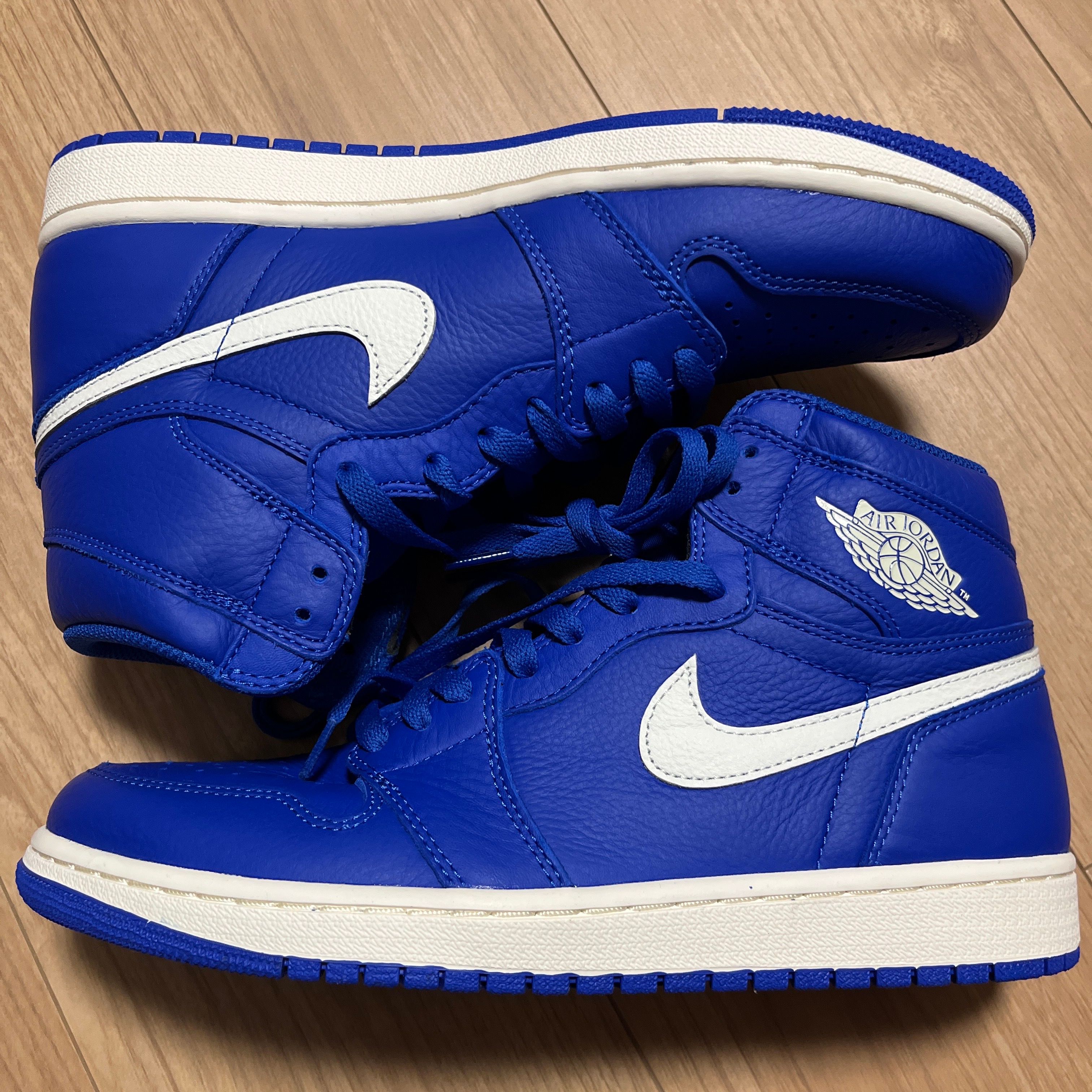 Nike Air Jordan 1 Retro High "Hyper Royal"