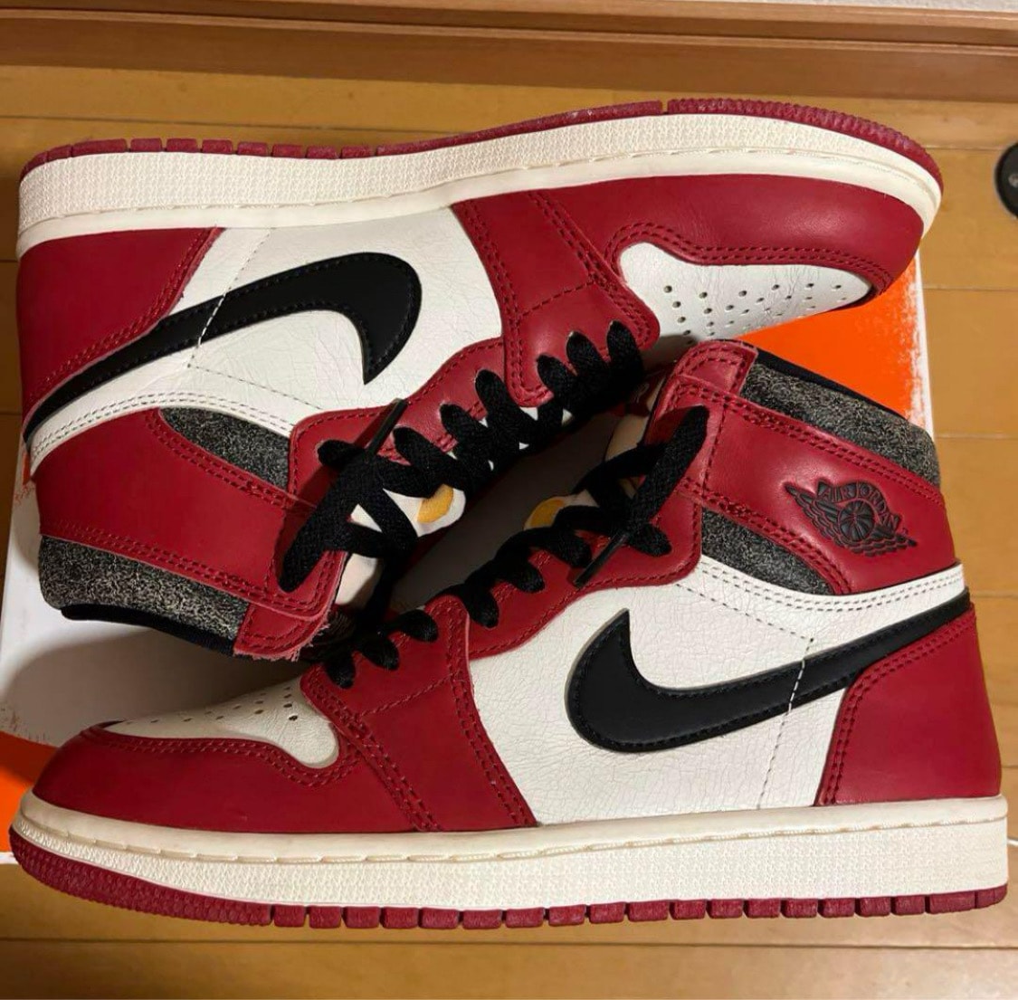 Nike Air Jordan 1 High OG "Lost & Found/Chicago"