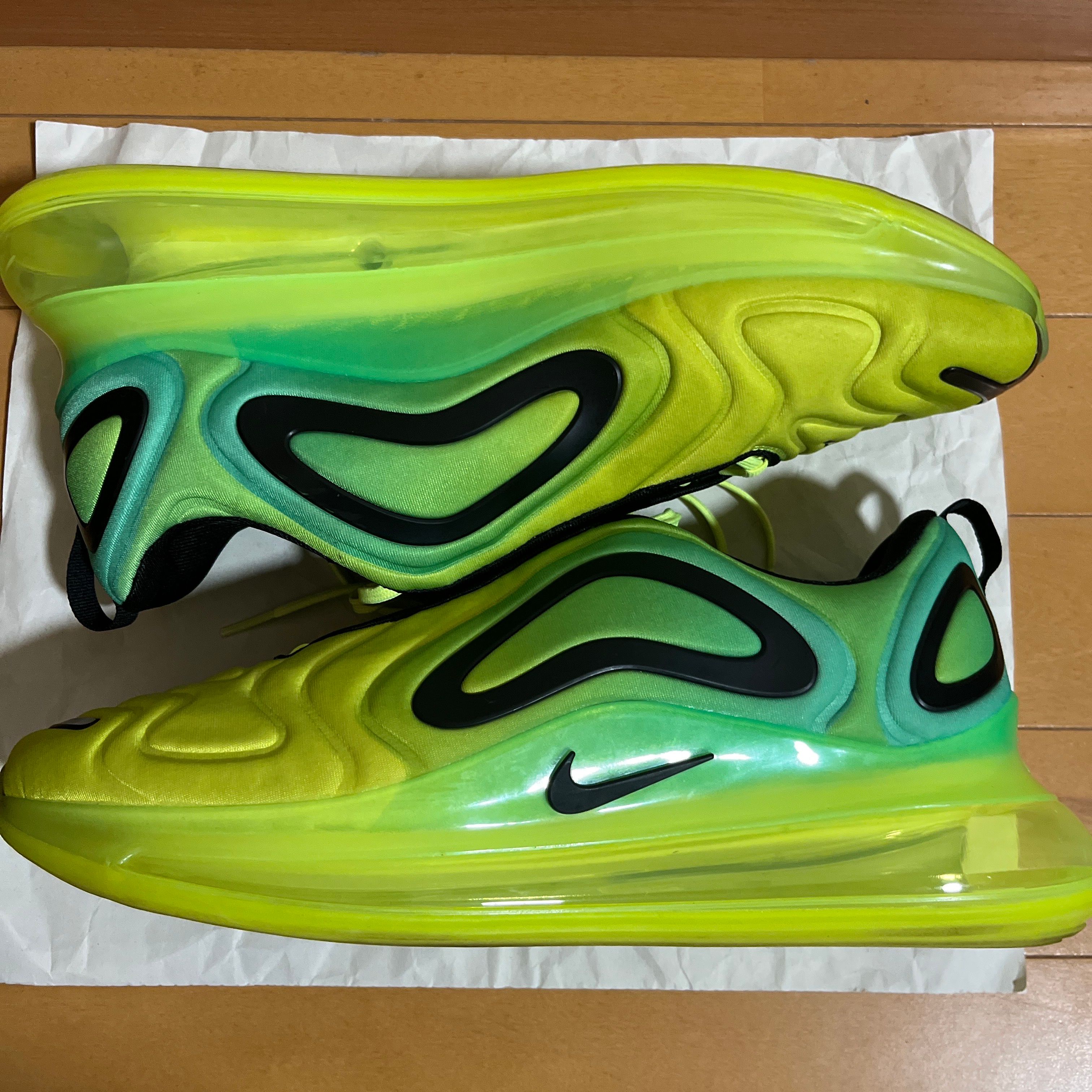 NIKE AIR MAX 720 VOLT BLACK