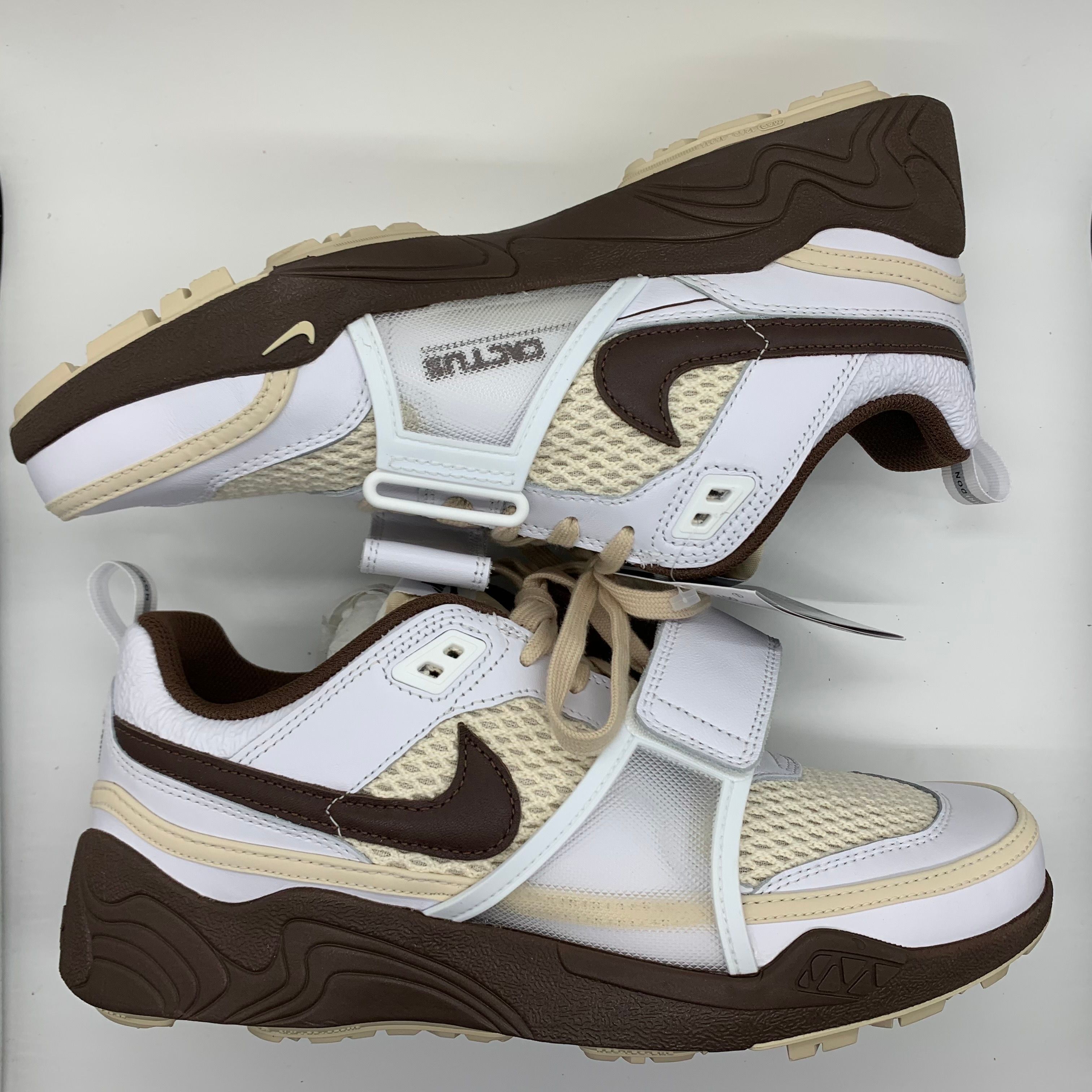 Travis Scott × Nike Zoom Field Jaxx "White and Light Chocolate"