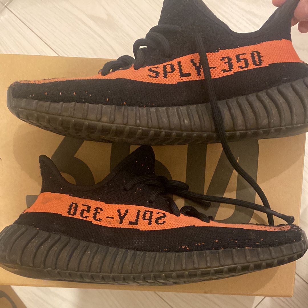 adidas YEEZY Boost 350 V2 "Core Black/Red"