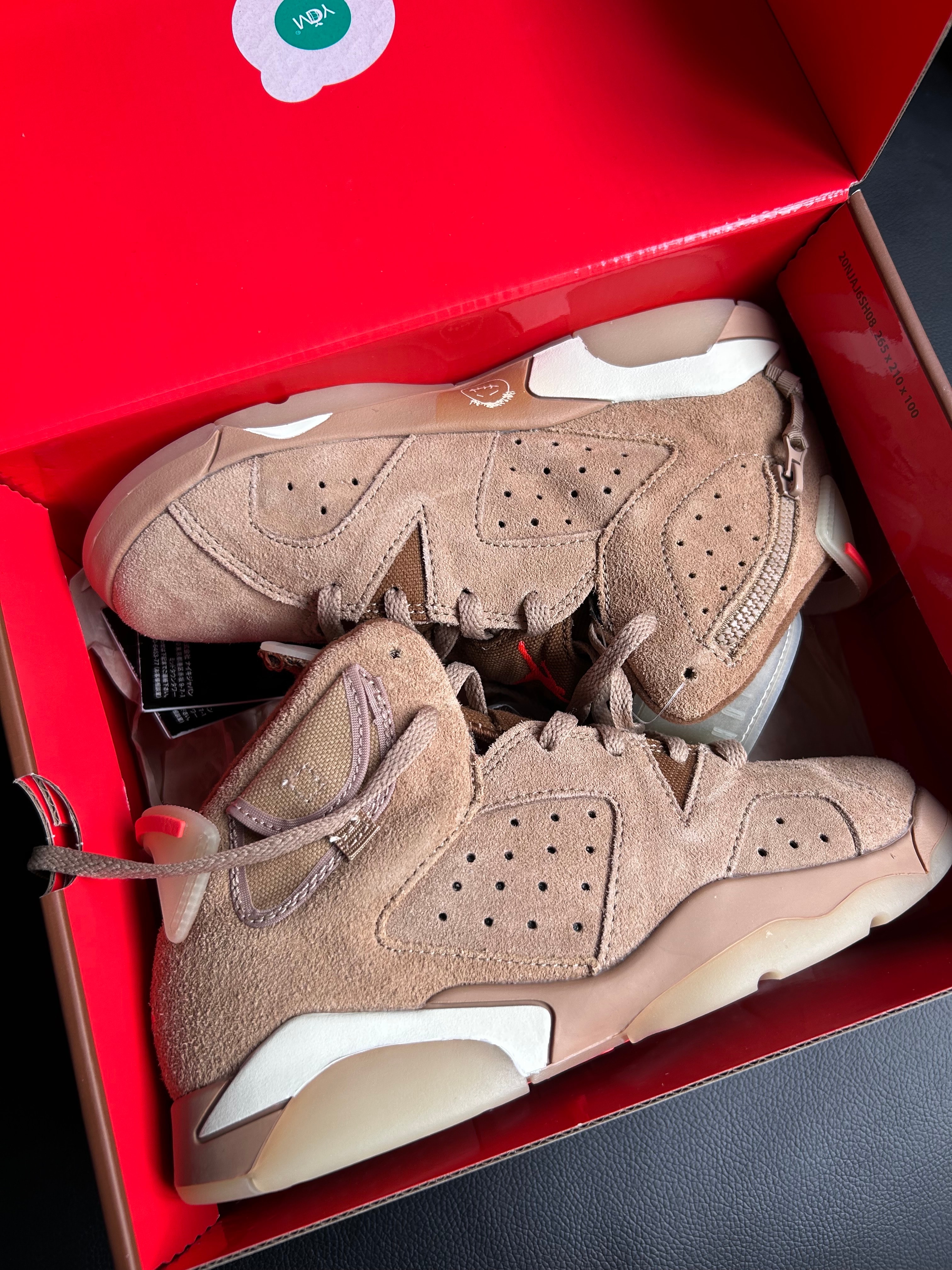 トラヴィススコット × ナイキ エアジョーダン6 "ブリティッシュカーキ"