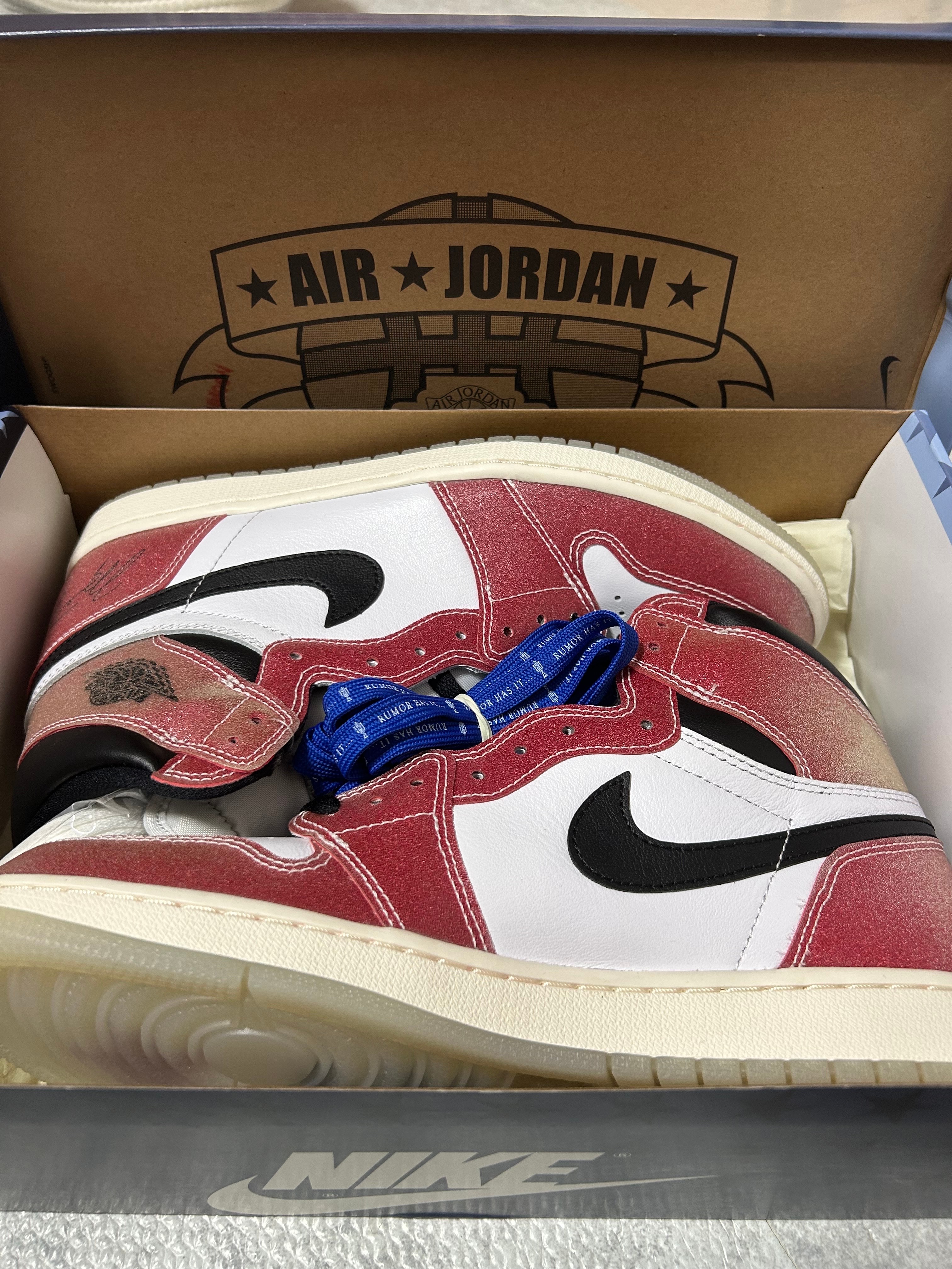 Trophy Room × Nike Air Jordan 1 Retro High "Chicago" (Friends and Family) (Blue Laces)