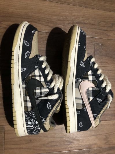 Travis Scott × Nike SB Dunk Low "Black/Parachute Beige"