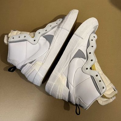 sacai × NIKE BLAZER MID "WHITE/WOLF GREY"