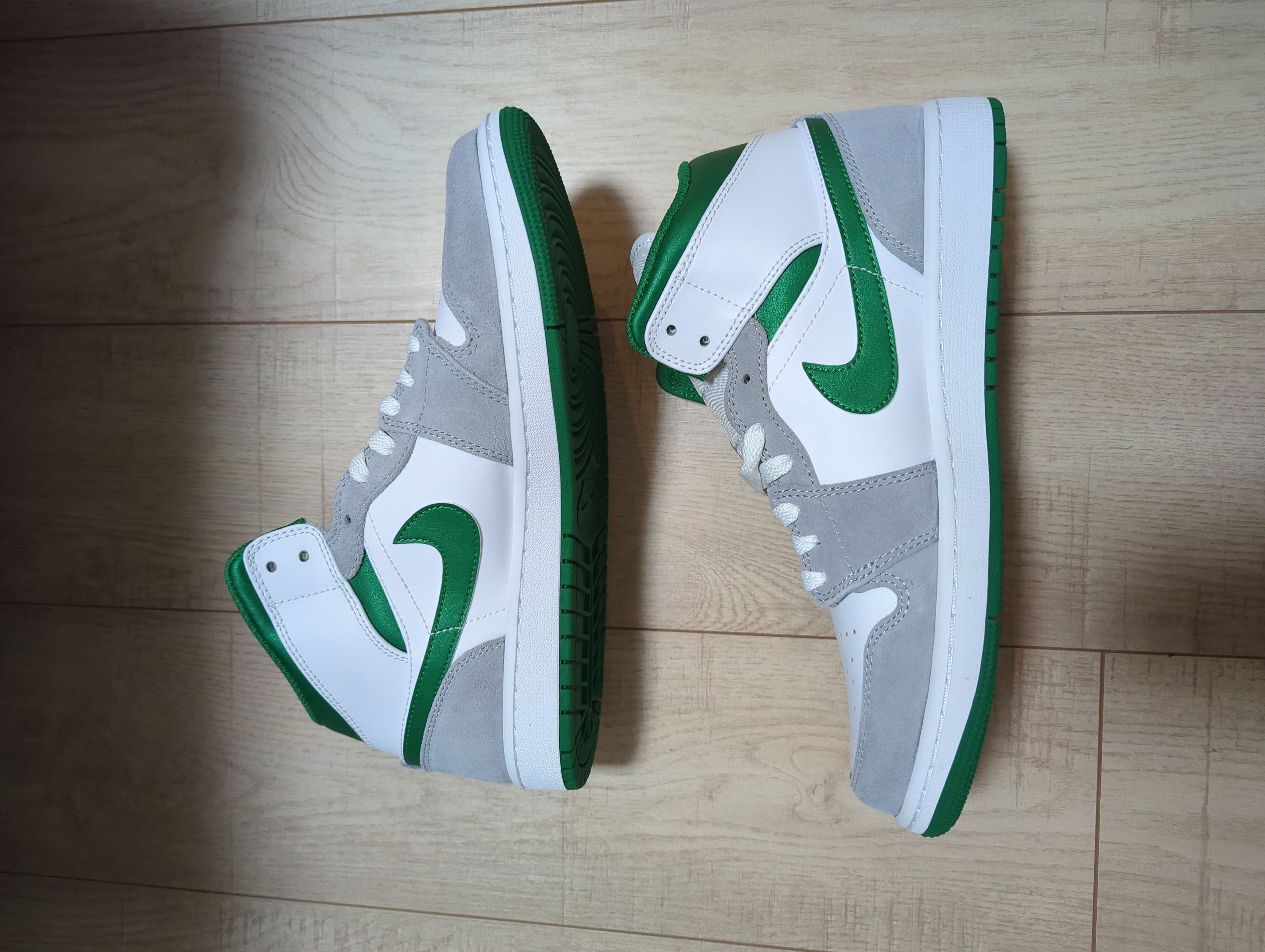 Nike Air Jordan 1 Mid "Green Grey White"