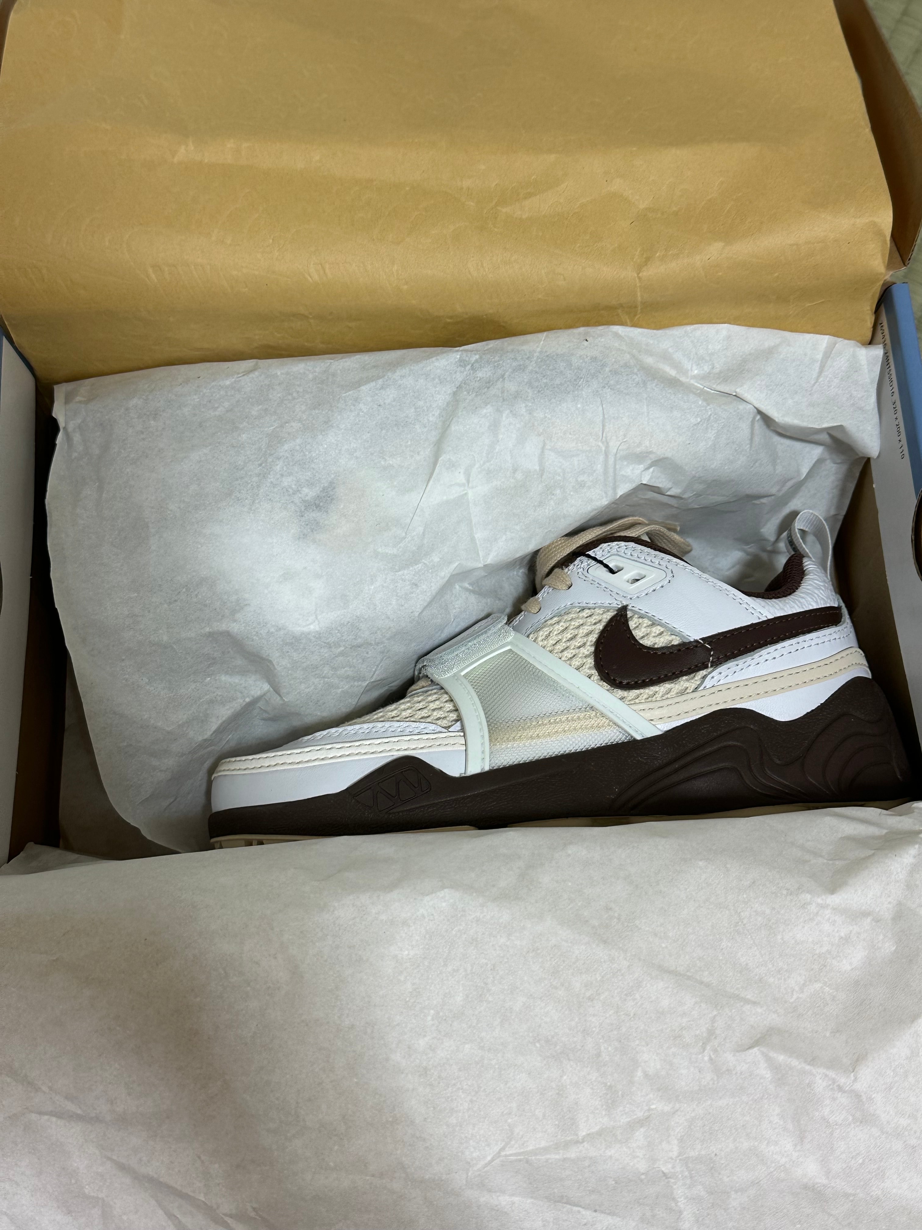 Travis Scott × Nike Zoom Field Jaxx "White and Light Chocolate"