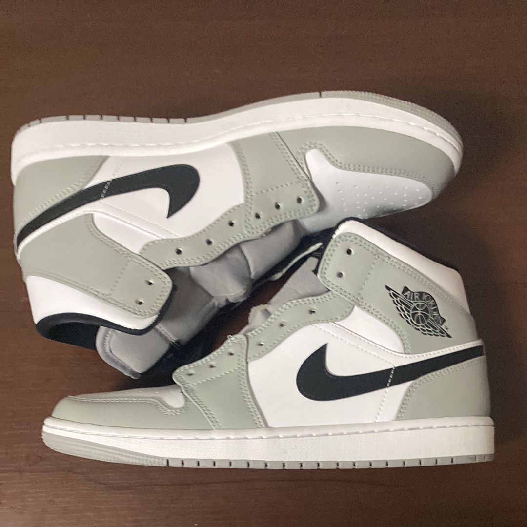 Nike Air Jordan 1 Mid "Light Smoke Grey/White/Black"