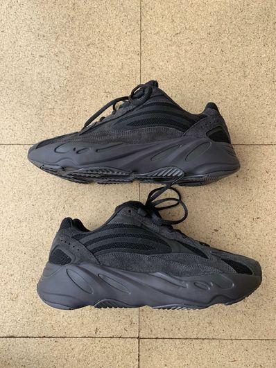 adidas YEEZY BOOST 700 V2 "Vanta"