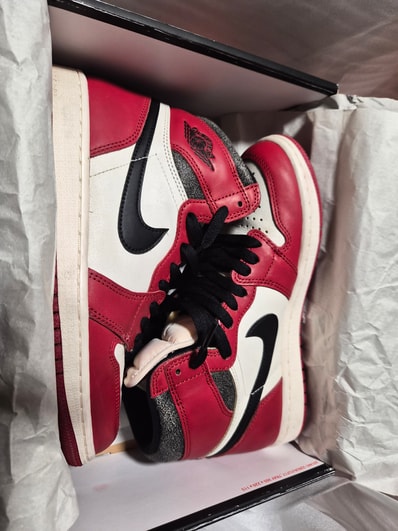 Nike Air Jordan 1 High OG "Lost & Found/Chicago"