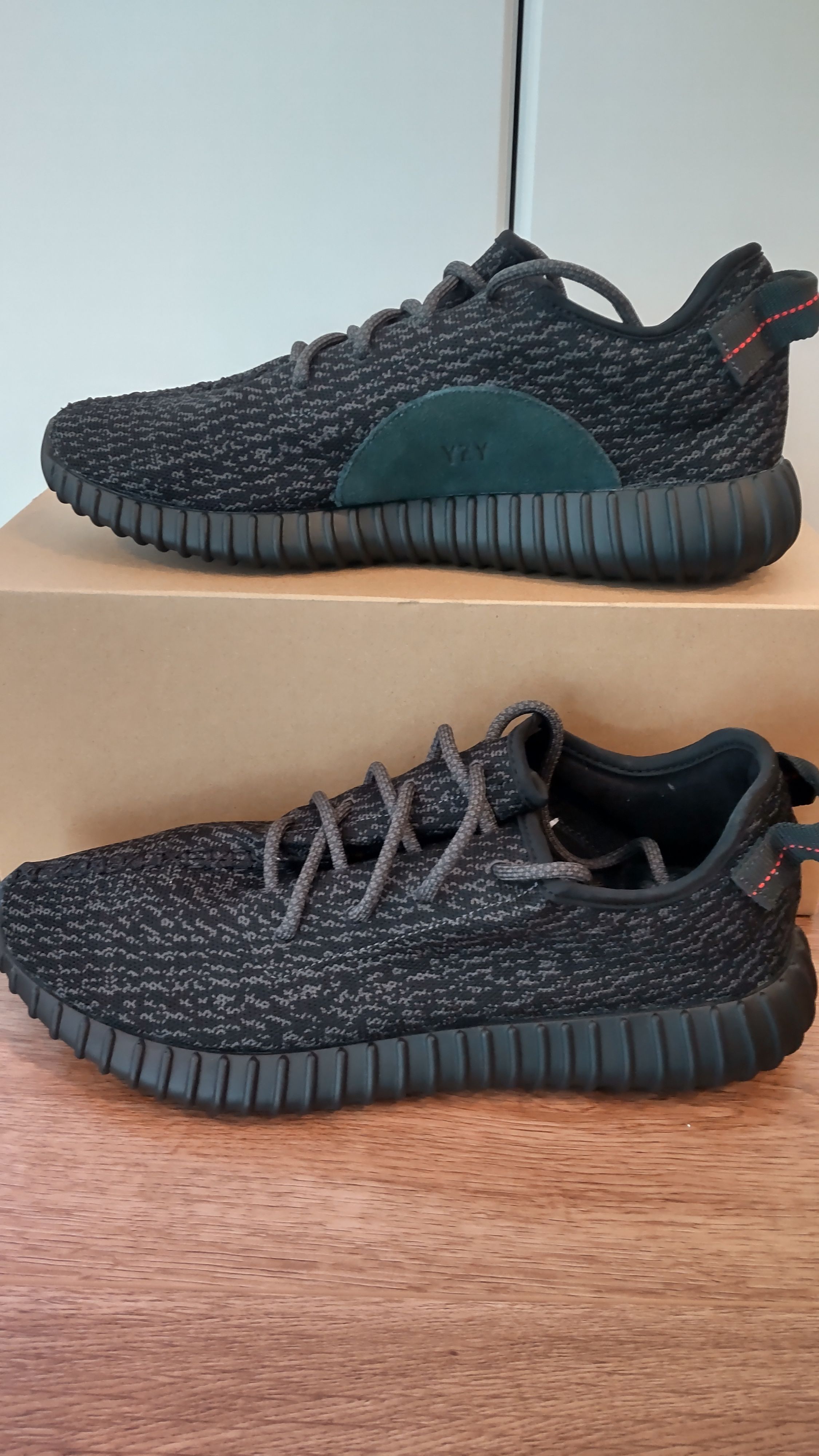 adidas YEEZY Boost 350 "Pirate Black" (2022/2023/2024)