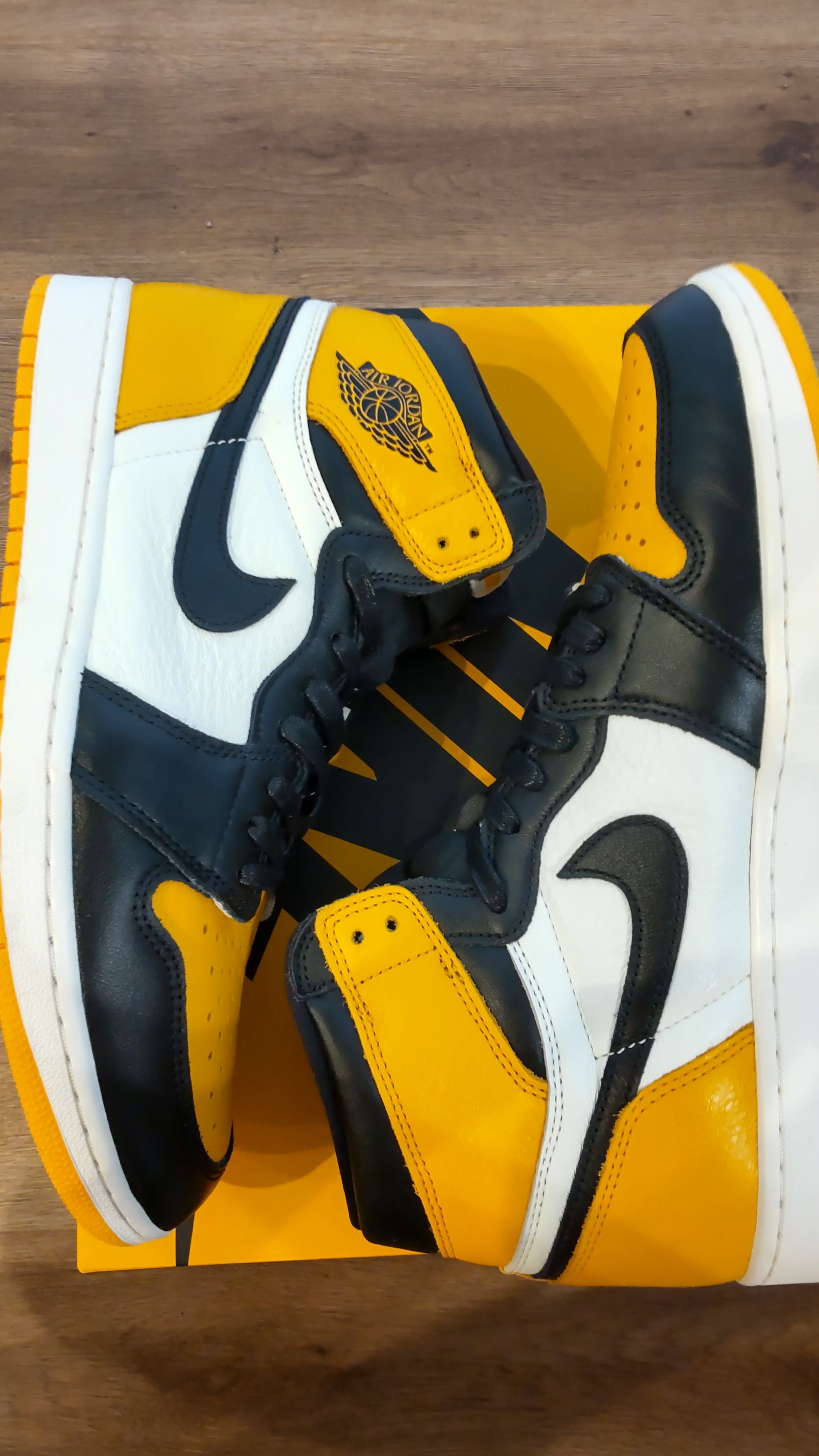 Nike Air Jordan 1 Retro High OG "Taxi"