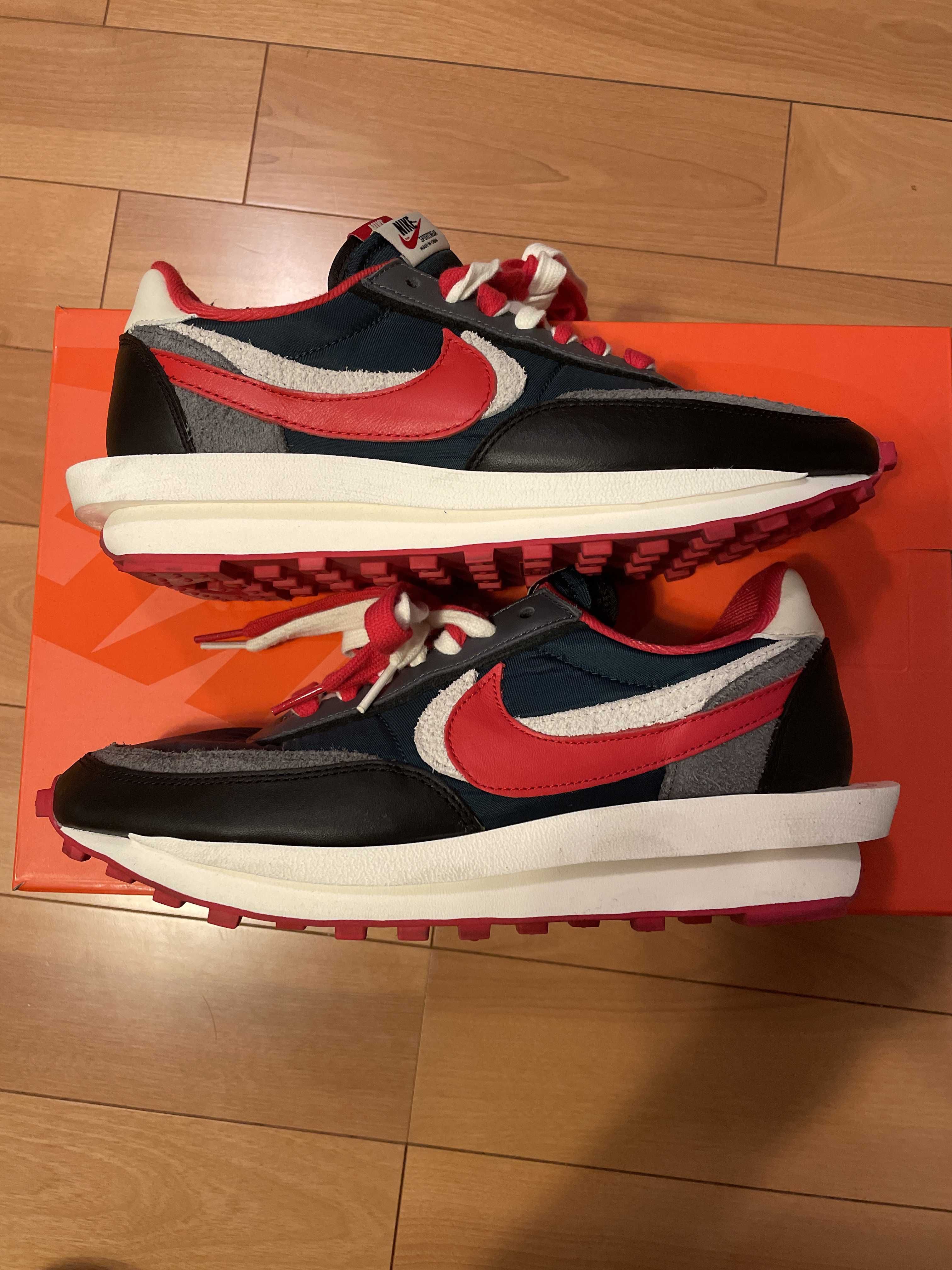 UNDERCOVER × sacai × Nike LD Waffle "Midnight Spruce/Pale Ivory-Dark Grey-University Red"