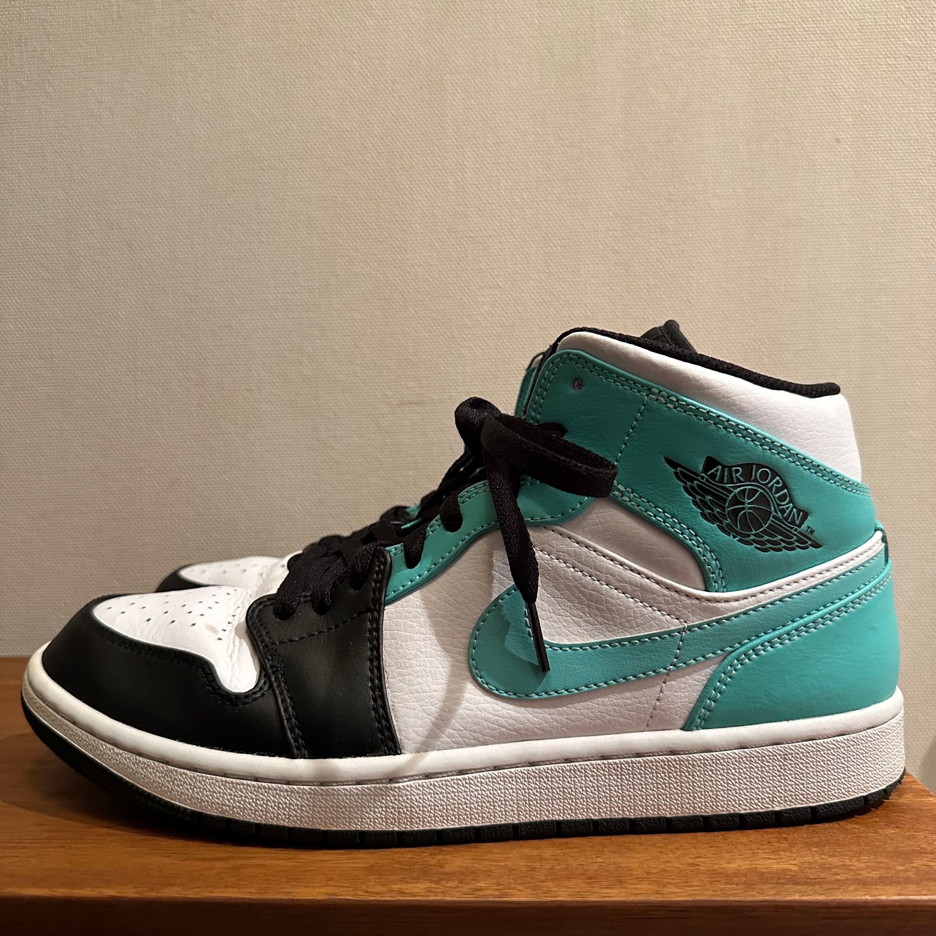 NIKE AIR JORDAN 1 MID "TROPICAL TWIST"