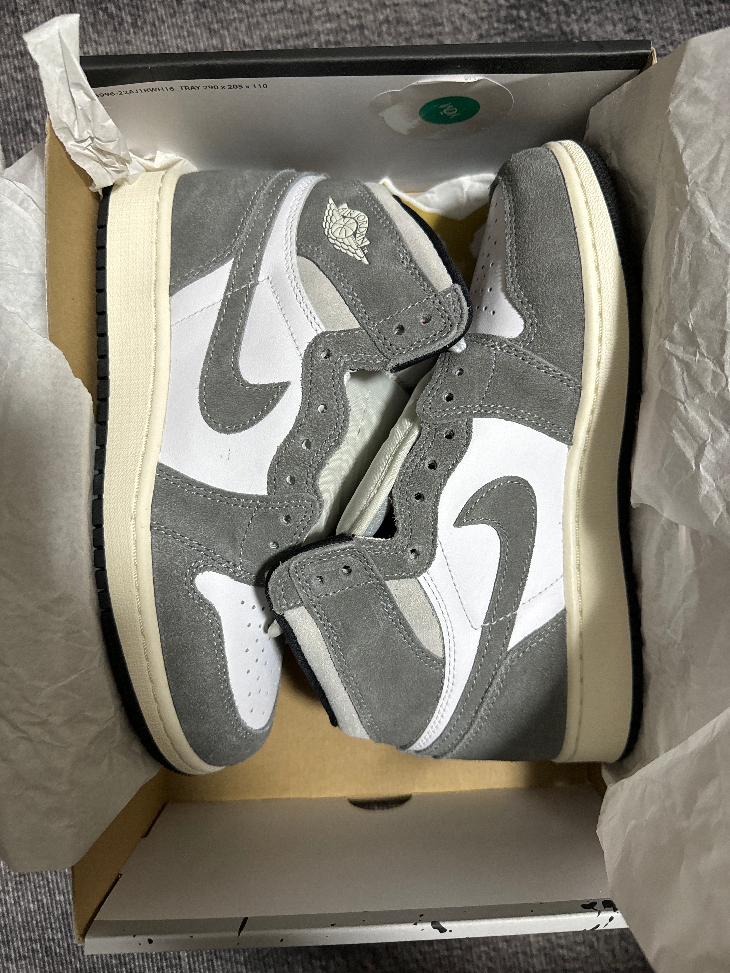 Nike GS Air Jordan 1 Retro High OG "Black and Smoke Grey"