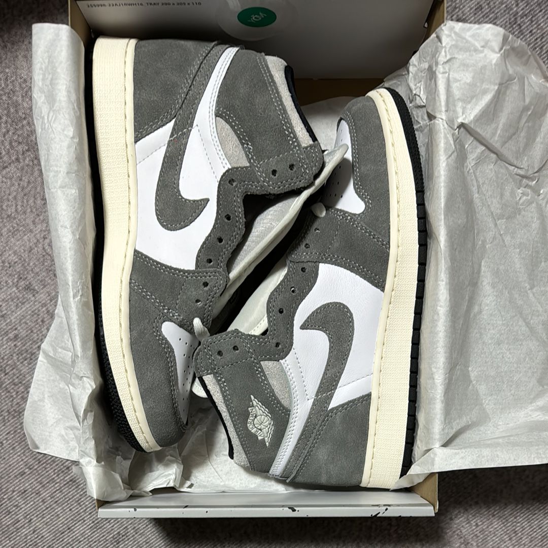 Nike GS Air Jordan 1 Retro High OG "Black and Smoke Grey"