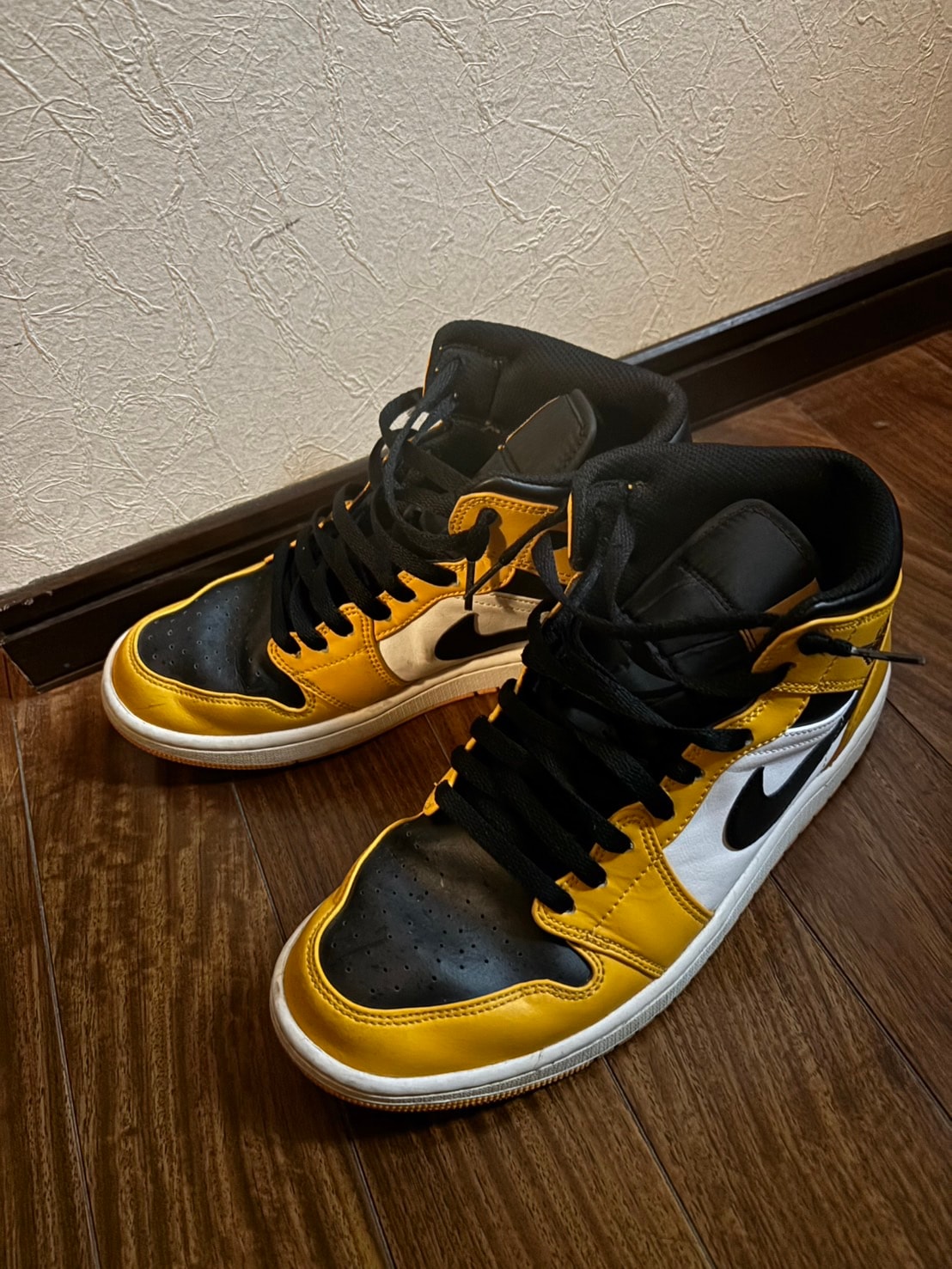 Nike Air Jordan 1 Mid "Taxi"