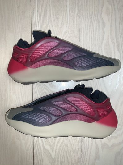 adidas Yeezy 700 V3 "Fade Carbon"