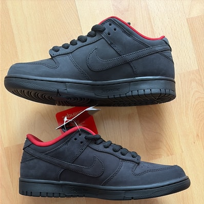 Supreme × Nike SB Dunk Low "Black" (25FW Week2)