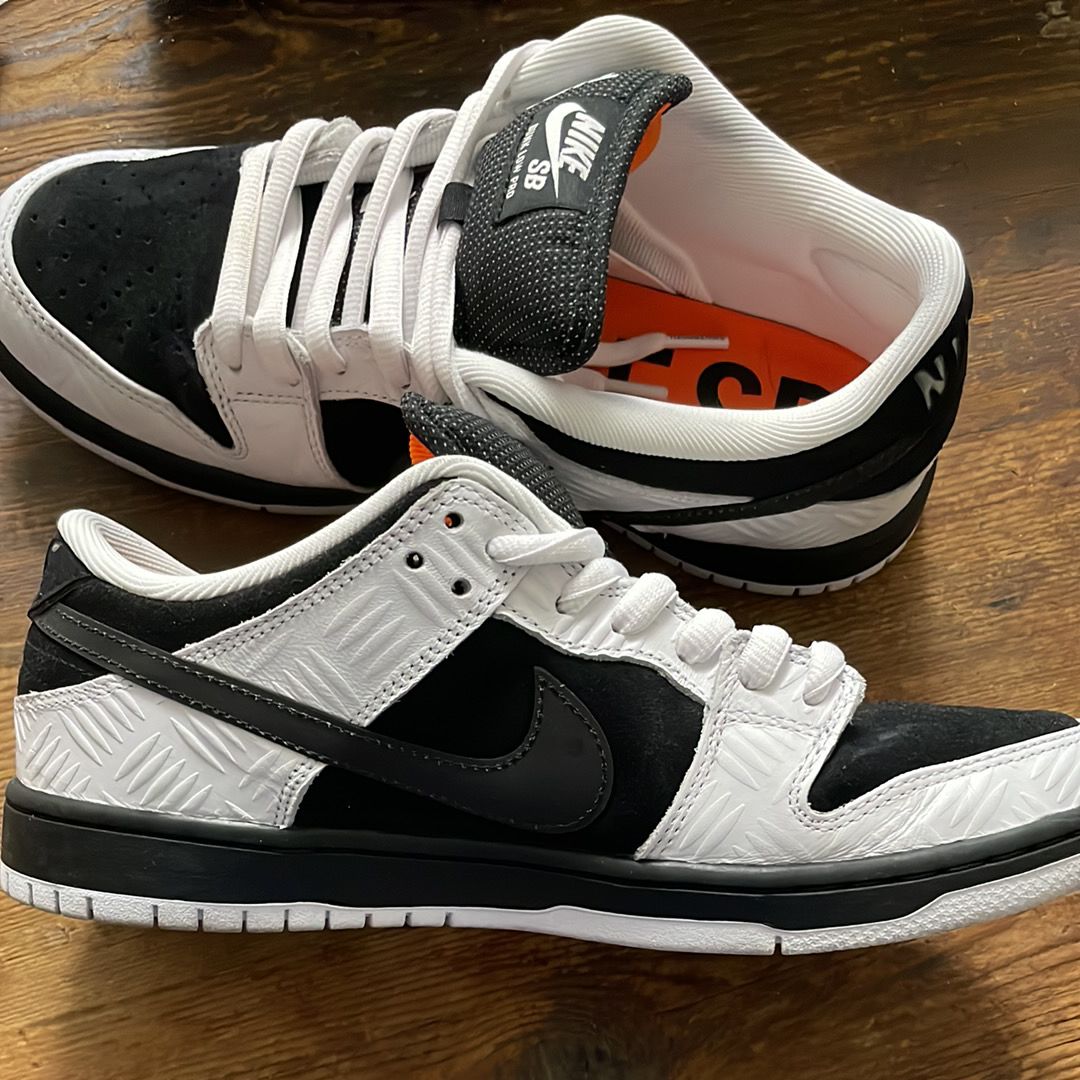 TIGHTBOOTH × Nike SB Dunk Low Pro QS "Black and White"