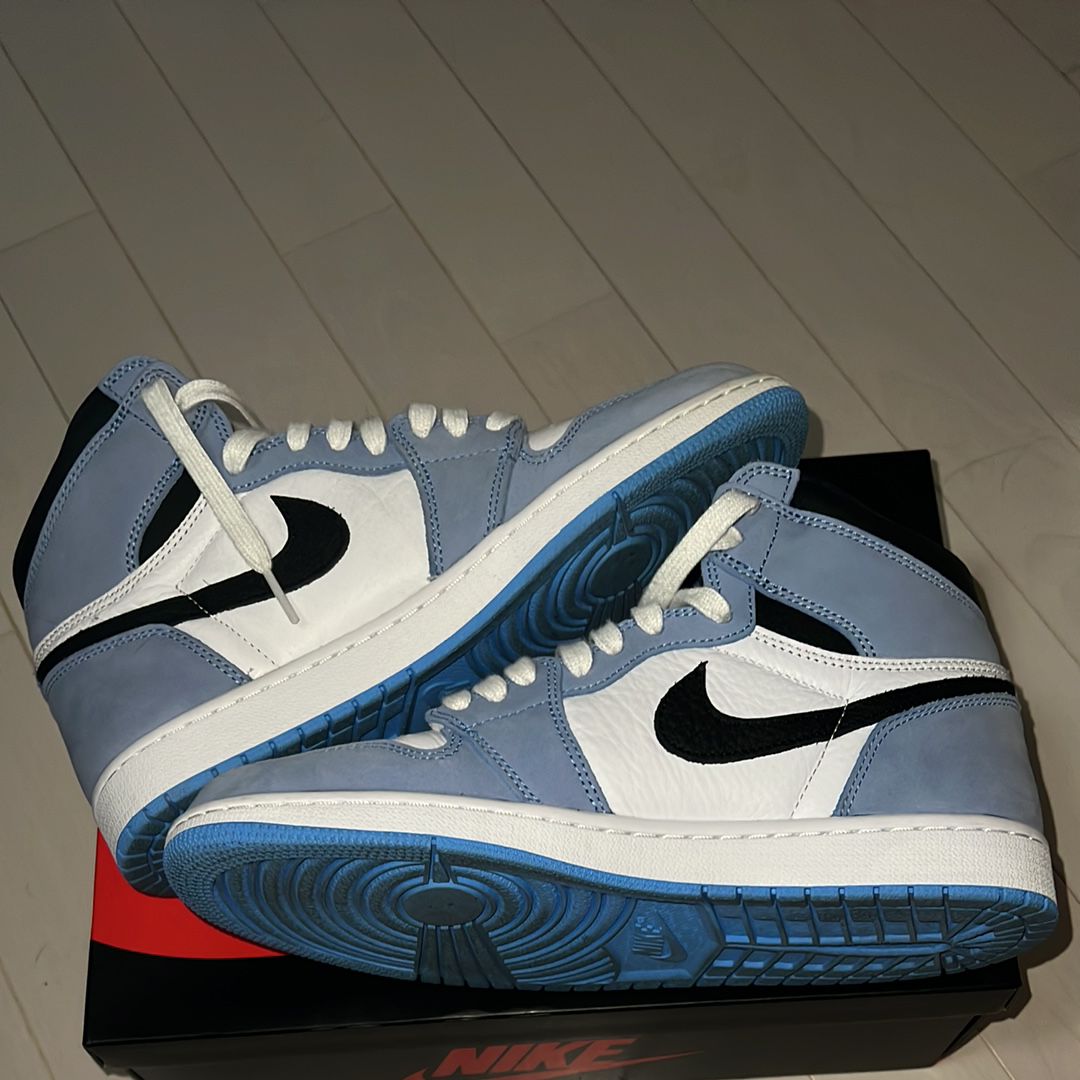 Nike Air Jordan 1 High OG "University Blue"
