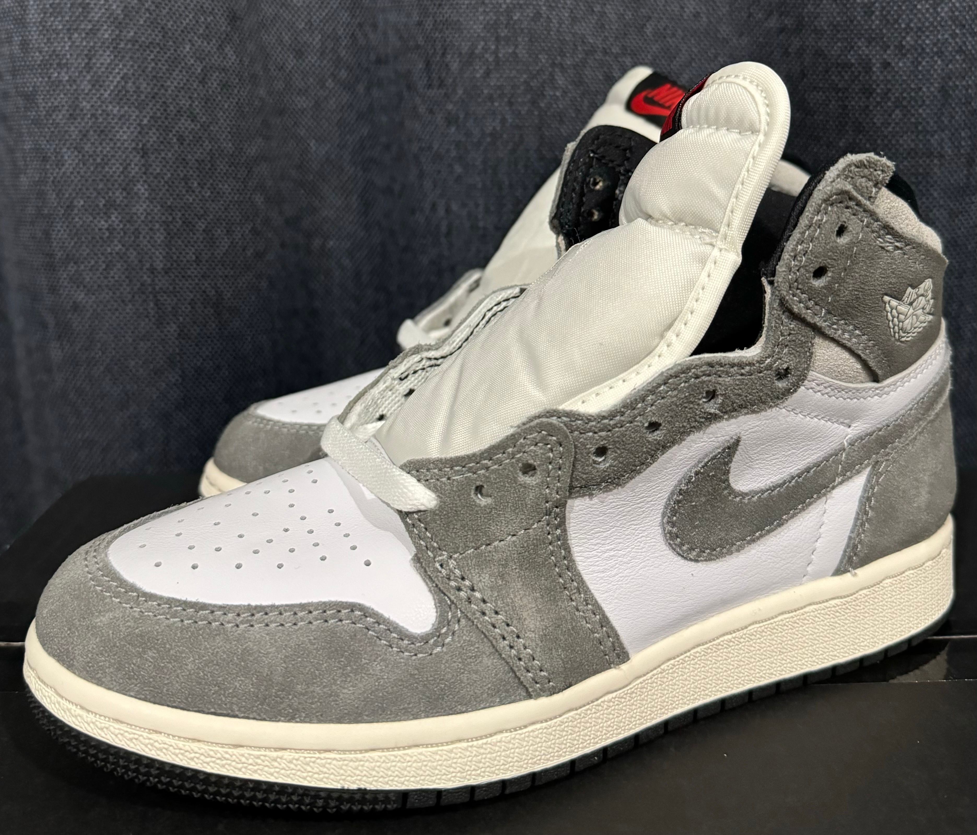 Nike GS Air Jordan 1 Retro High OG "Black and Smoke Grey"