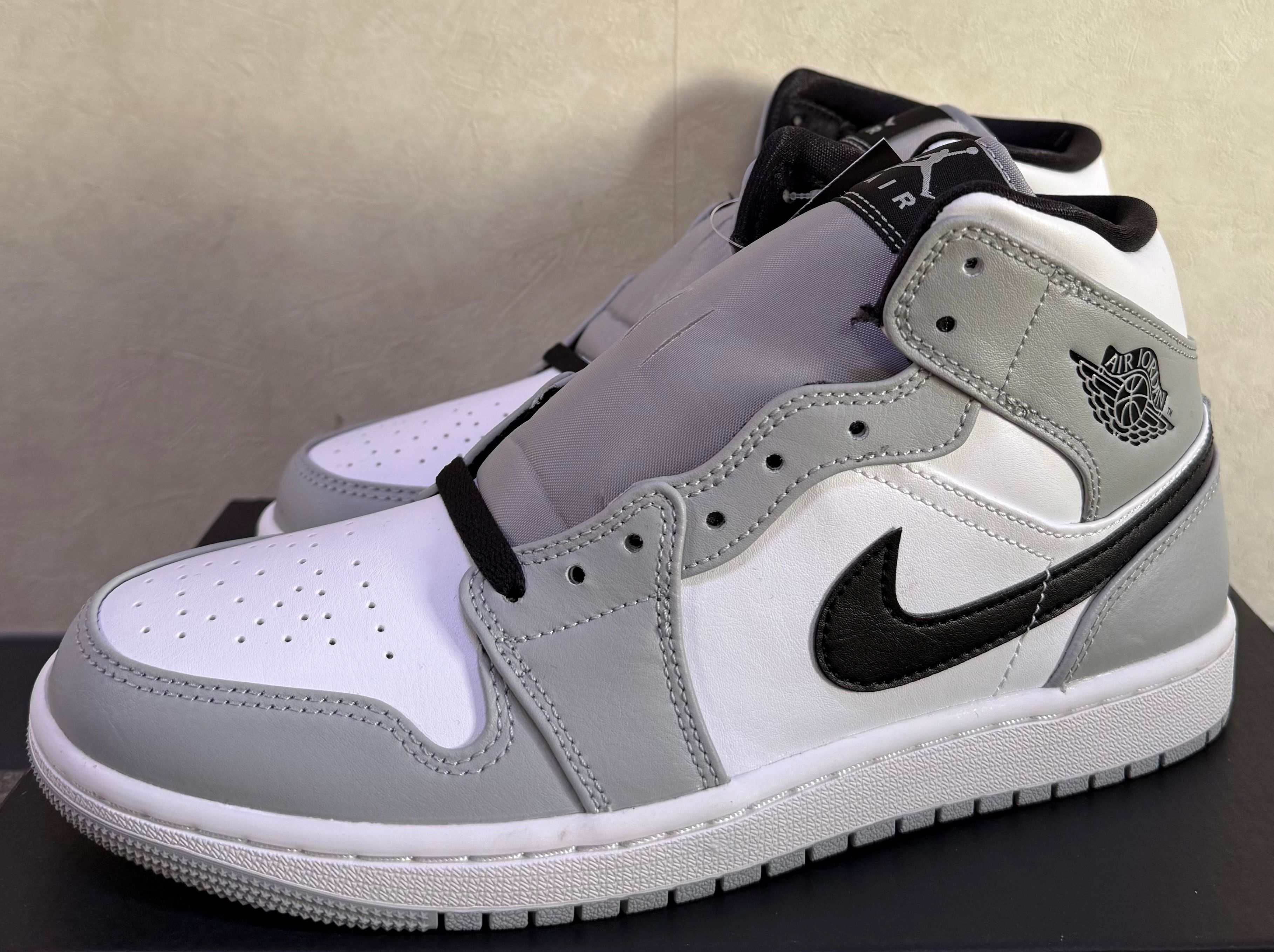 Nike Air Jordan 1 Mid "Light Smoke Grey/White/Black"