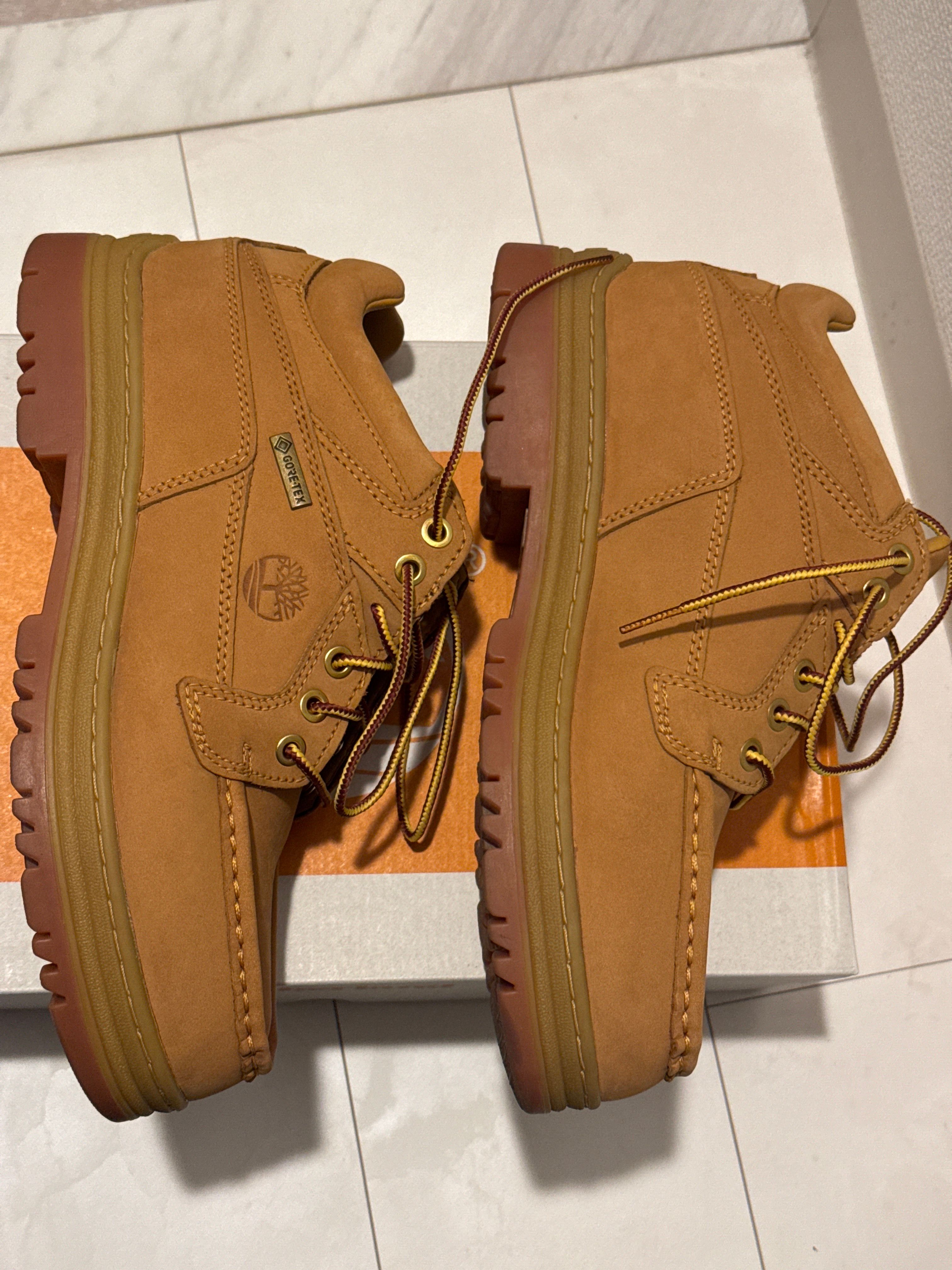 BEAMS × Timberland Heritage GORE-TEX Moc Toe Mid "Wheat"