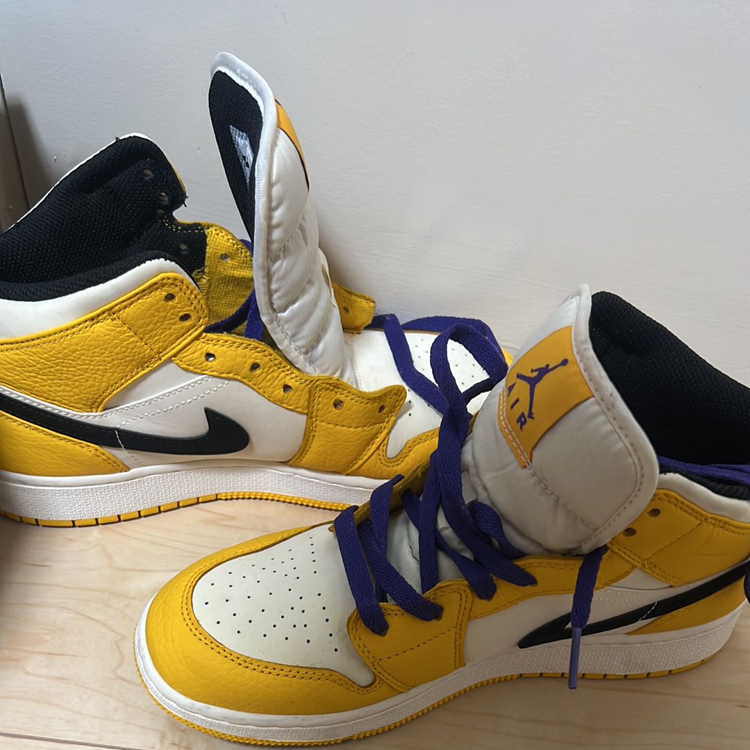 Nike GS Air Jordan 1 Mid SE "Laker"