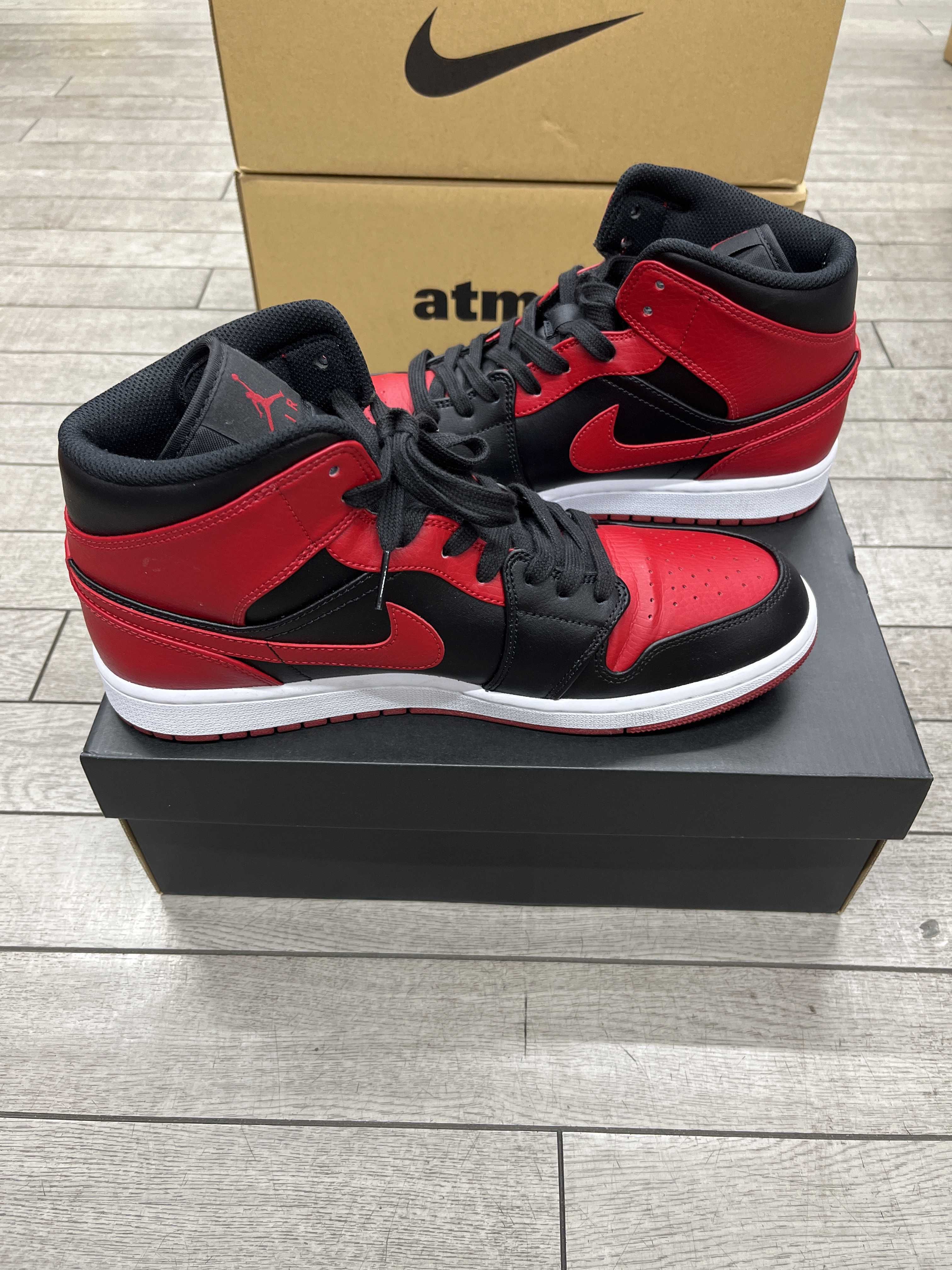 Nike Air Jordan 1 Mid "Bred"