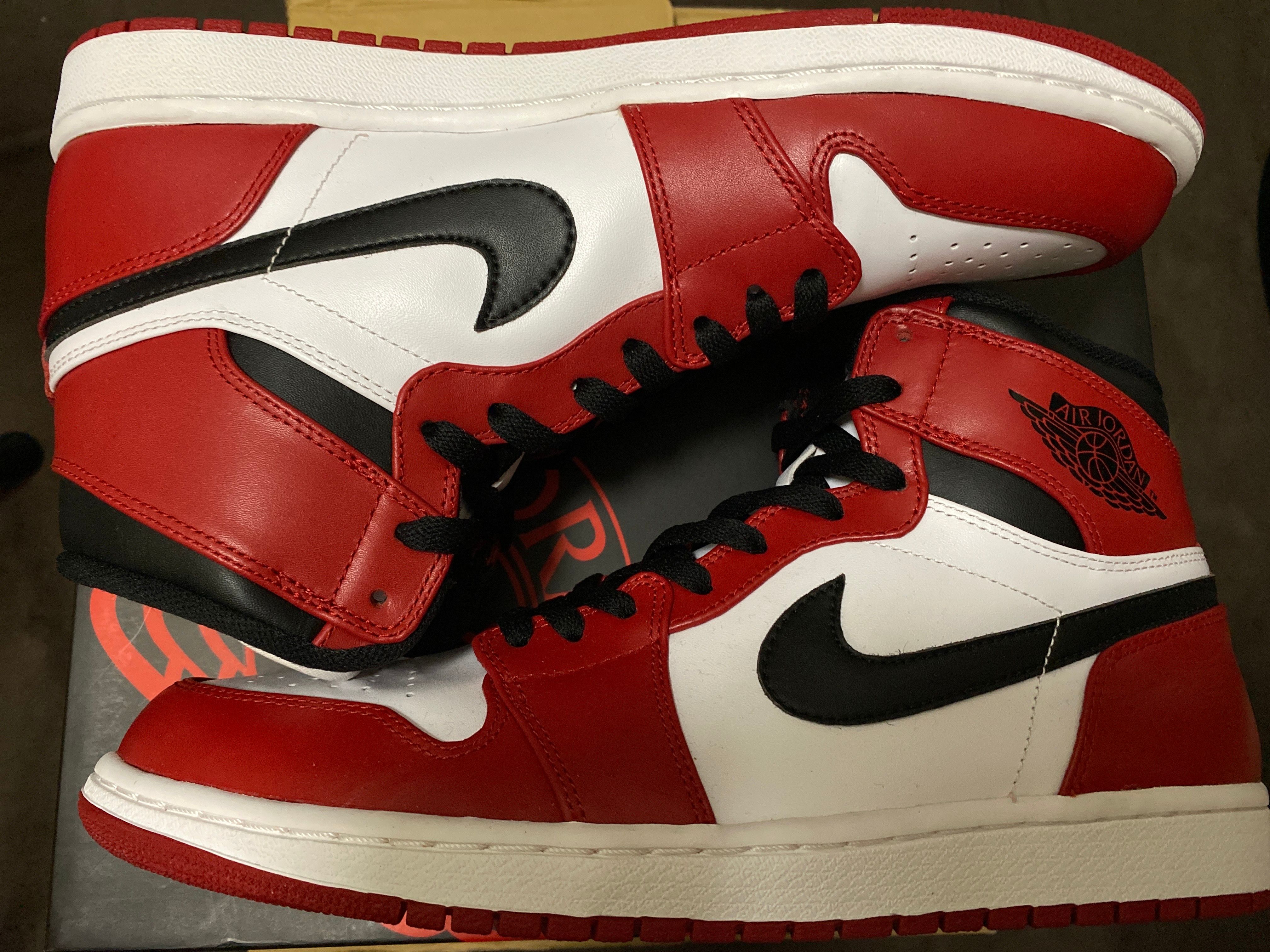 Nike Air Jordan 1 Retro High "Chicago" (2013)