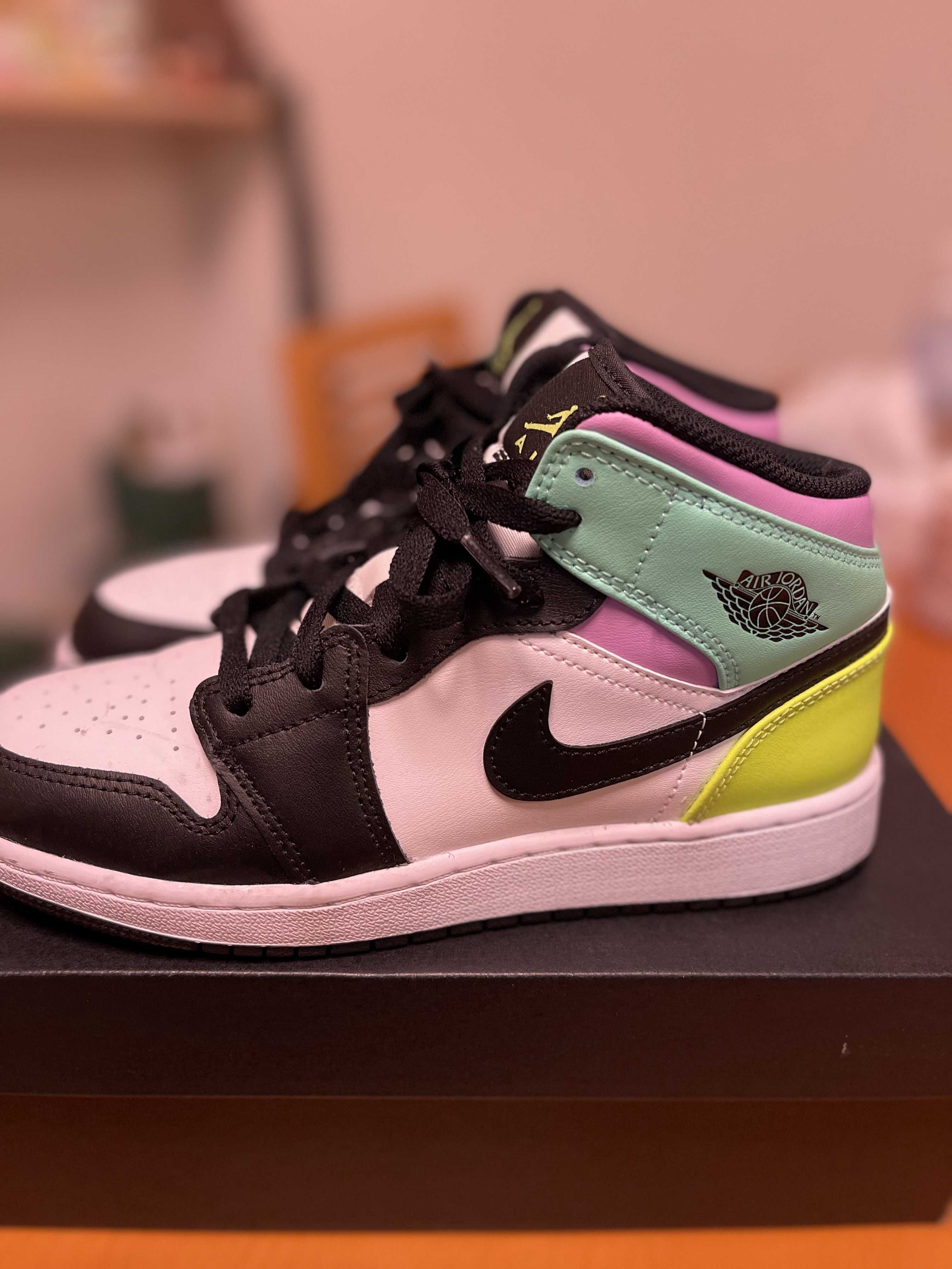 Nike GS Air Jordan 1 Mid "White/Black/Volt/Green Glow"