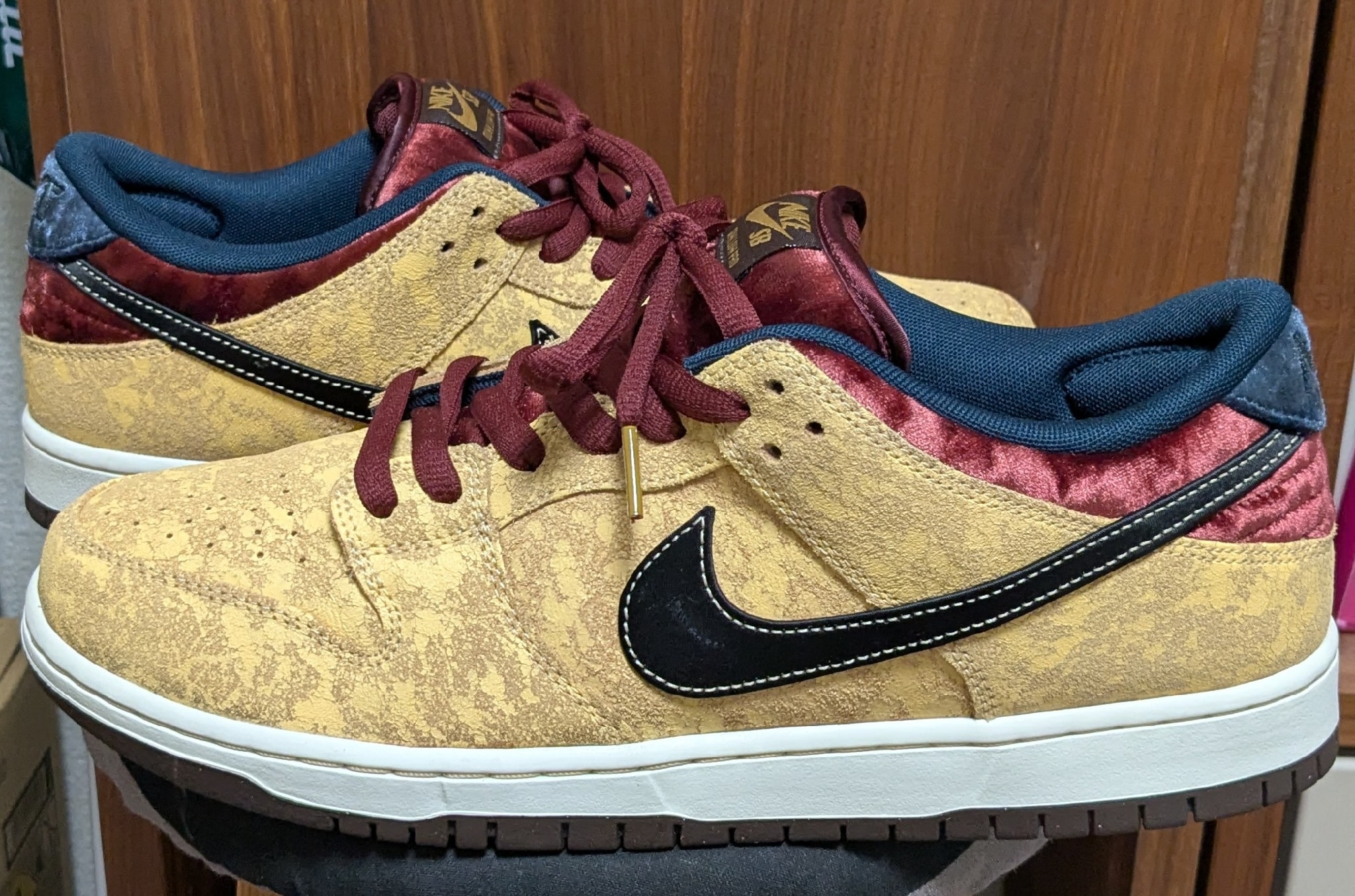 Nike SB Dunk Low Pro "City of Cinema/Celestial Gold and Dark Team Red"