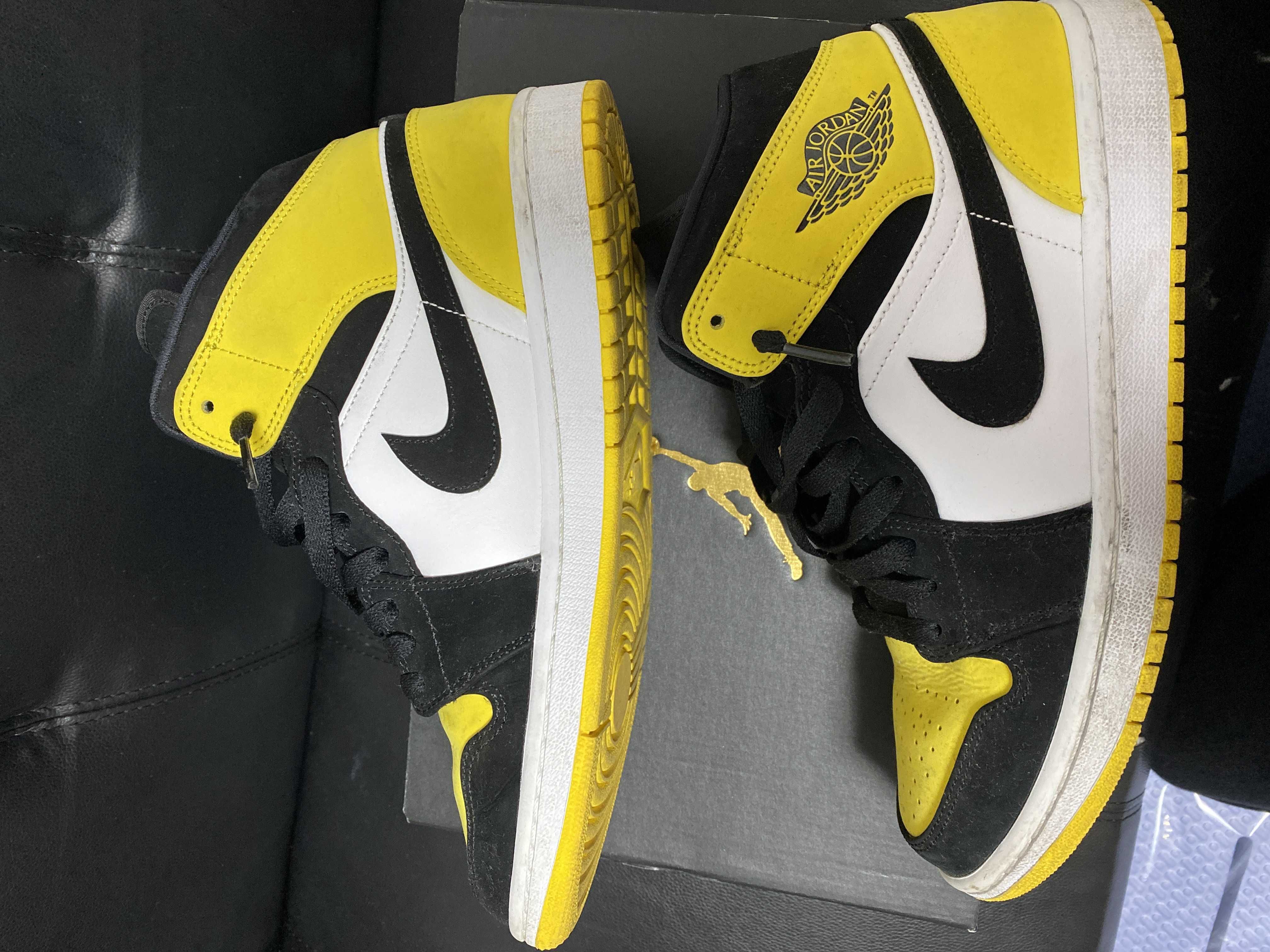 Nike Air Jordan 1 Mid "Yellow Toe Black"